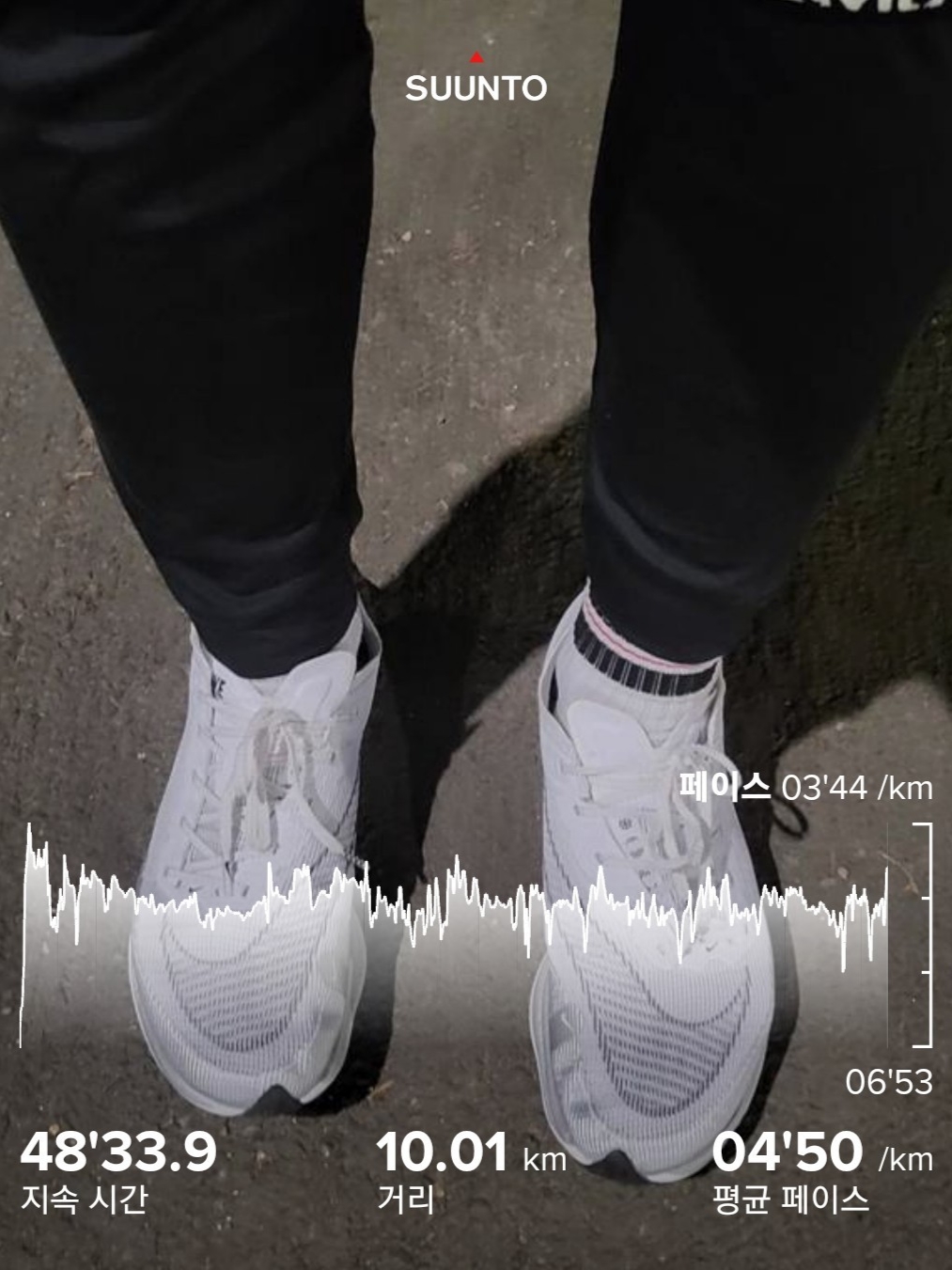 Nike ZoomX Vaporfly Next% 2 White Metallic Silver 착용 스타일 - 1