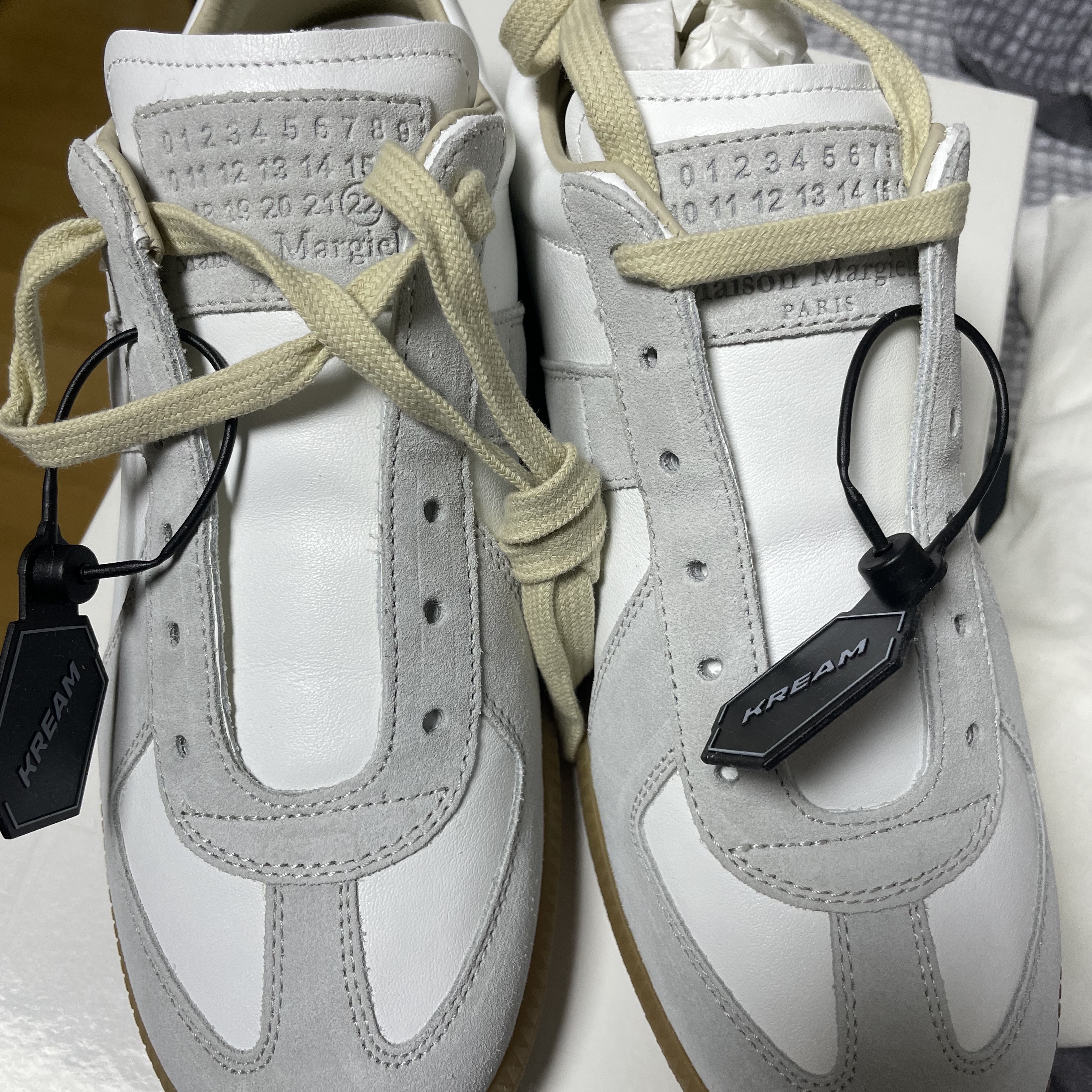 Maison Margiela Calfskin Replica Sneakers 착용 스타일