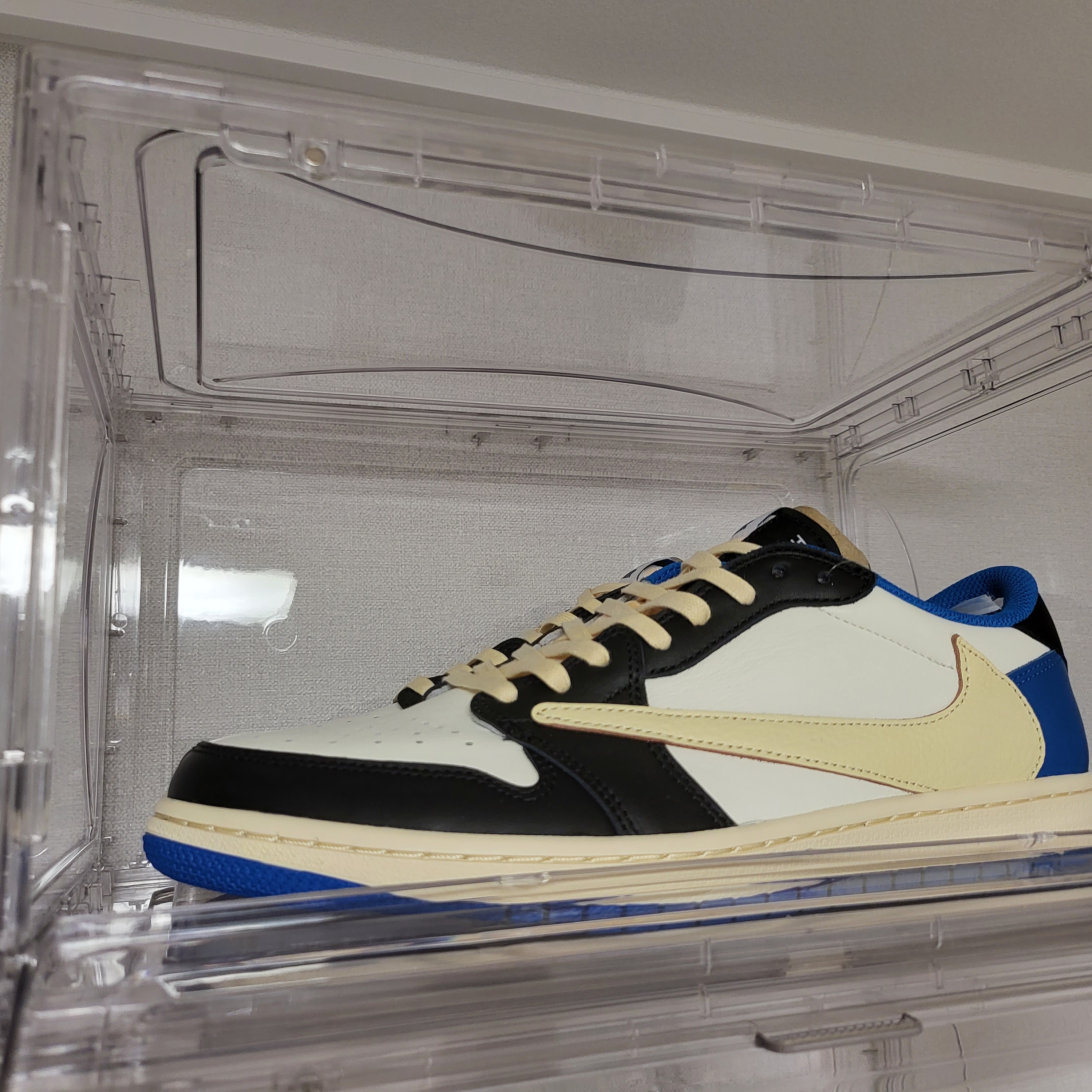 Jordan 1 x Travis Scott x Fragment Retro Low OG SP Military Blue 착용 스타일