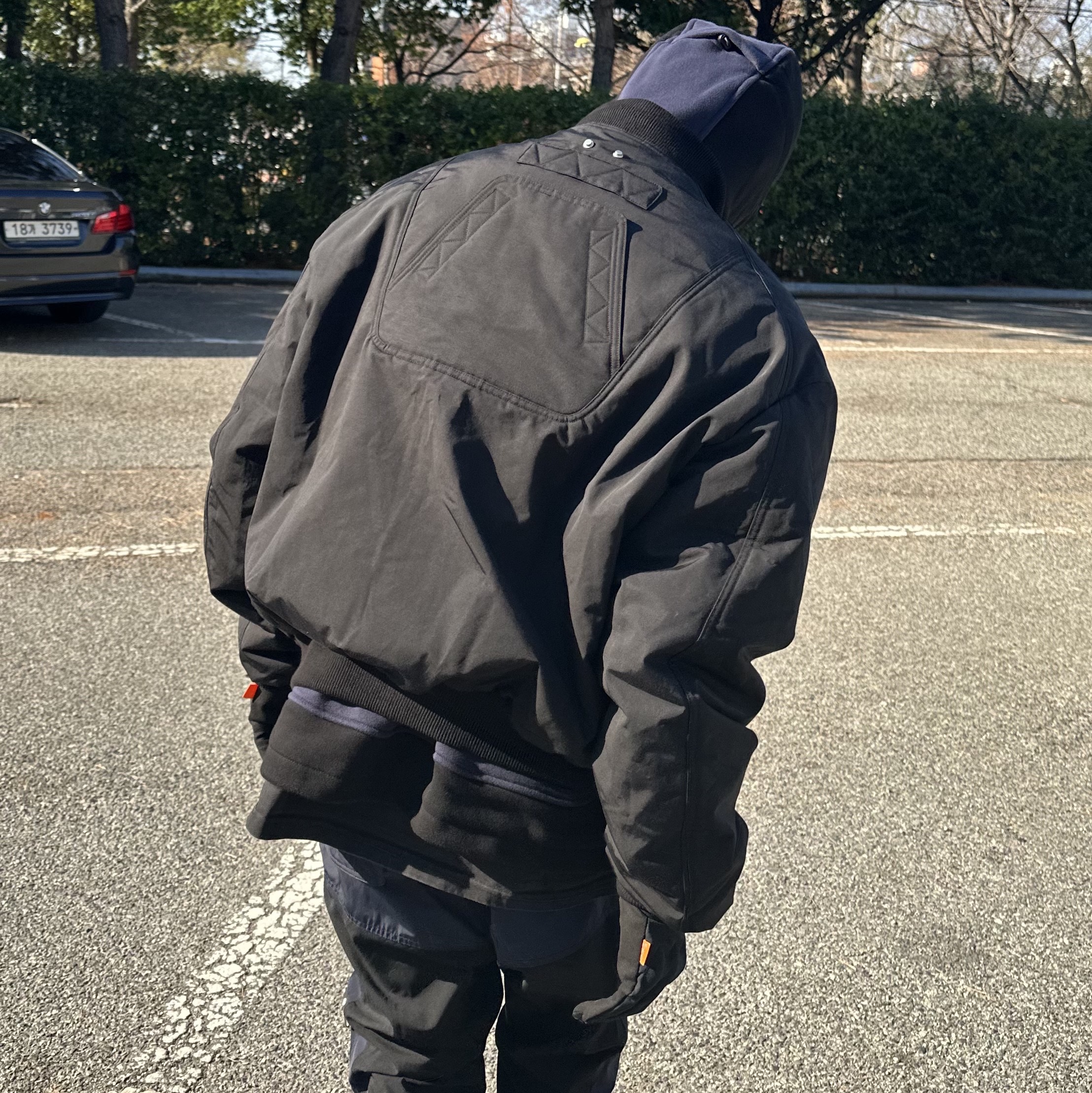 Undermycar Ababell Multi Flap Oversized Bomber Beluga - 22SS, Undermycar Phan Mark 2 Multi Zip Nylon Mesh Pants Iris - 22SS 착용 스타일 - 3