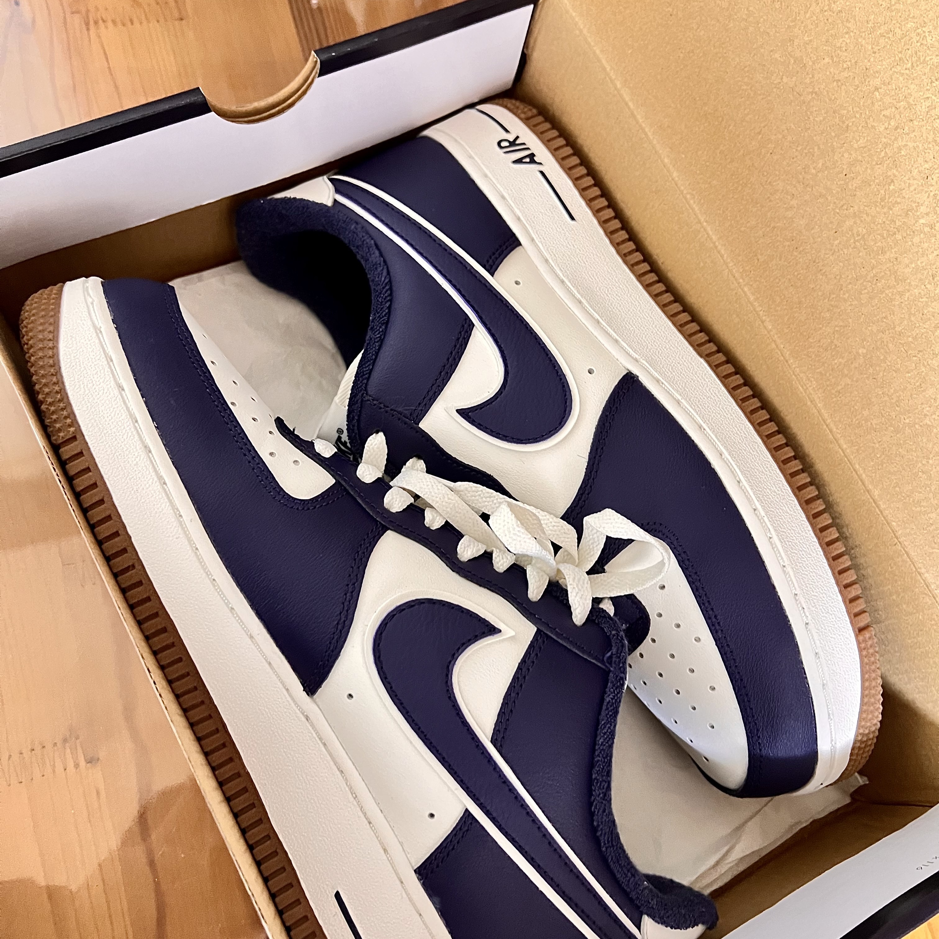 Nike Air Force 1 '07 LV8 Midnight Navy 착용 스타일