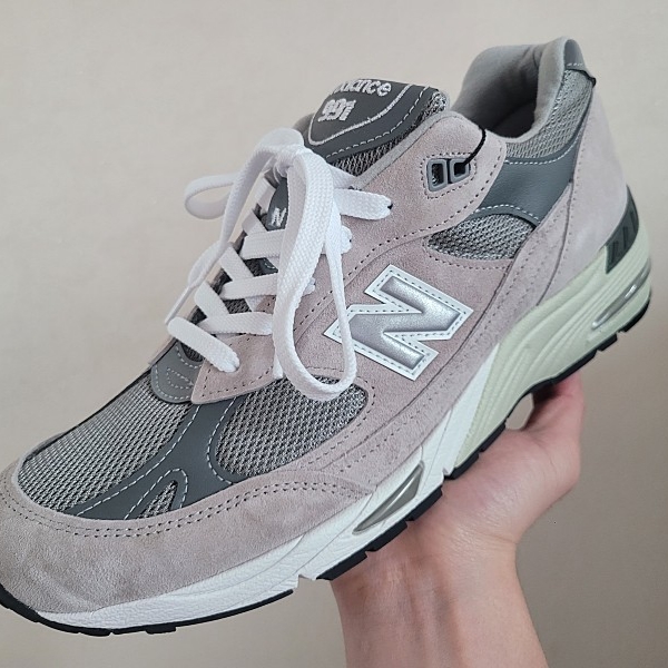 New Balance x JJJJound 990v3 Olive, New Balance x JJJJound 990v3 Brown Black 착용 스타일 - 3