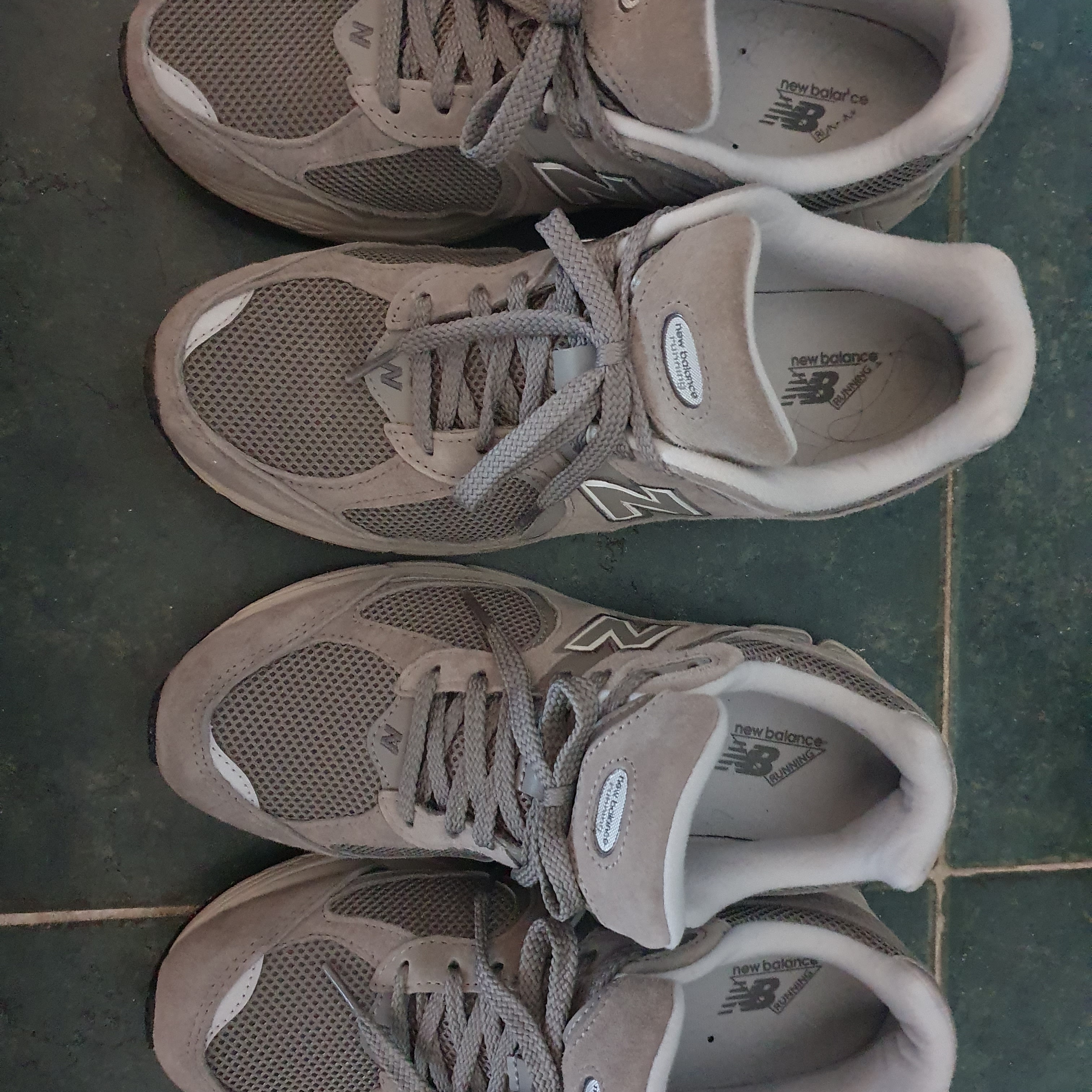 New Balance 2002R Grey 착용 스타일