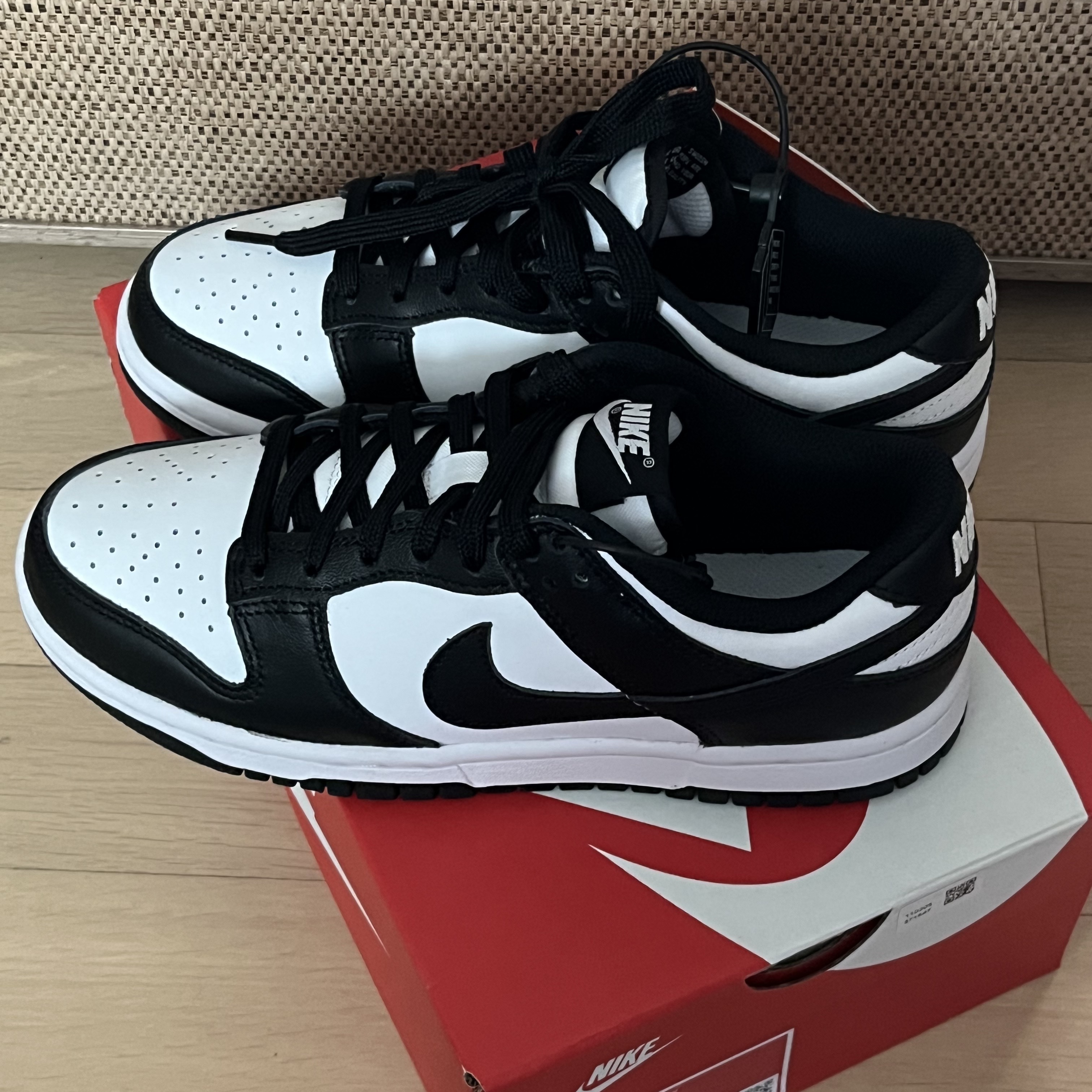 (W) Nike Dunk Low Black 착용 스타일 - 2