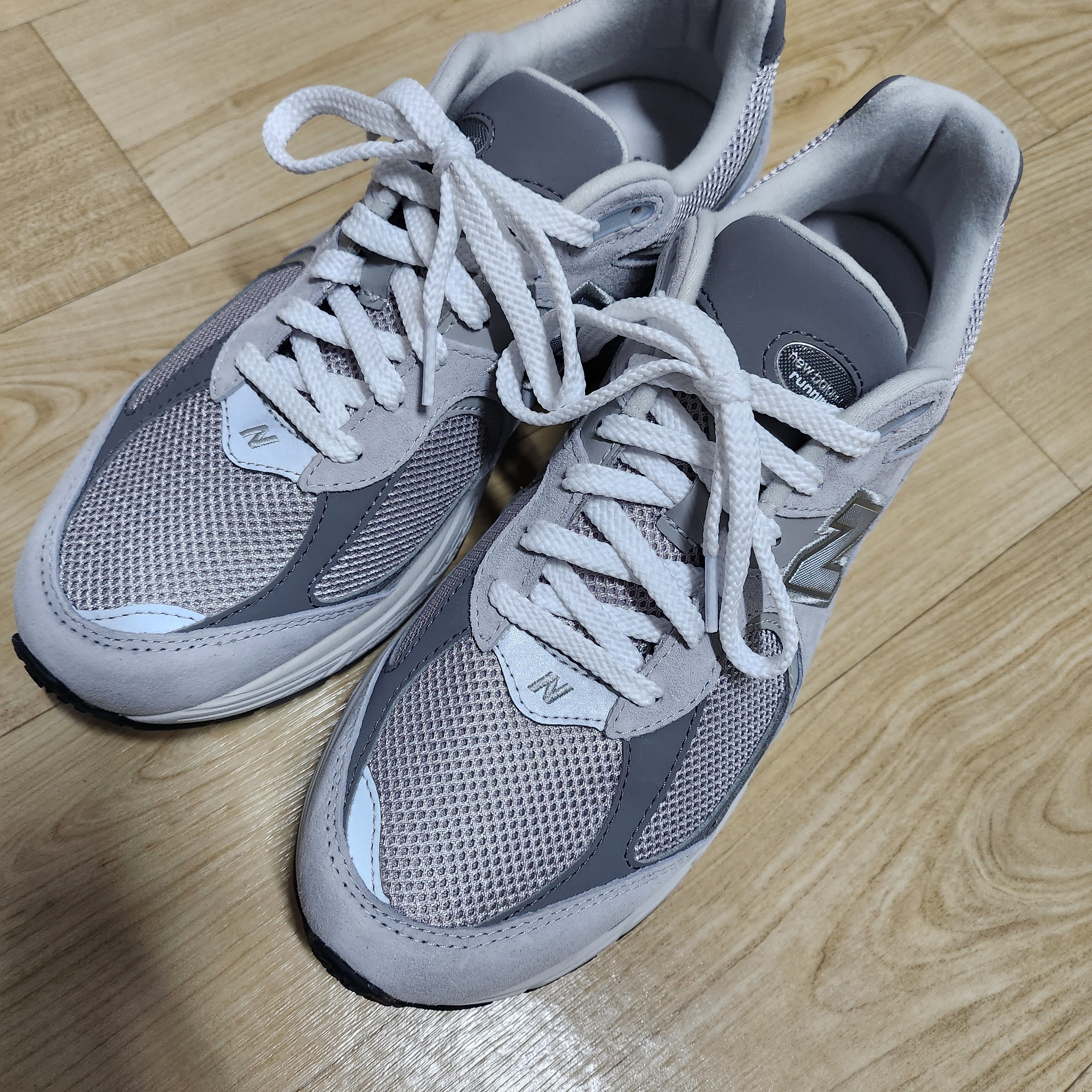 New Balance 2002R T2 Gray 착용 스타일