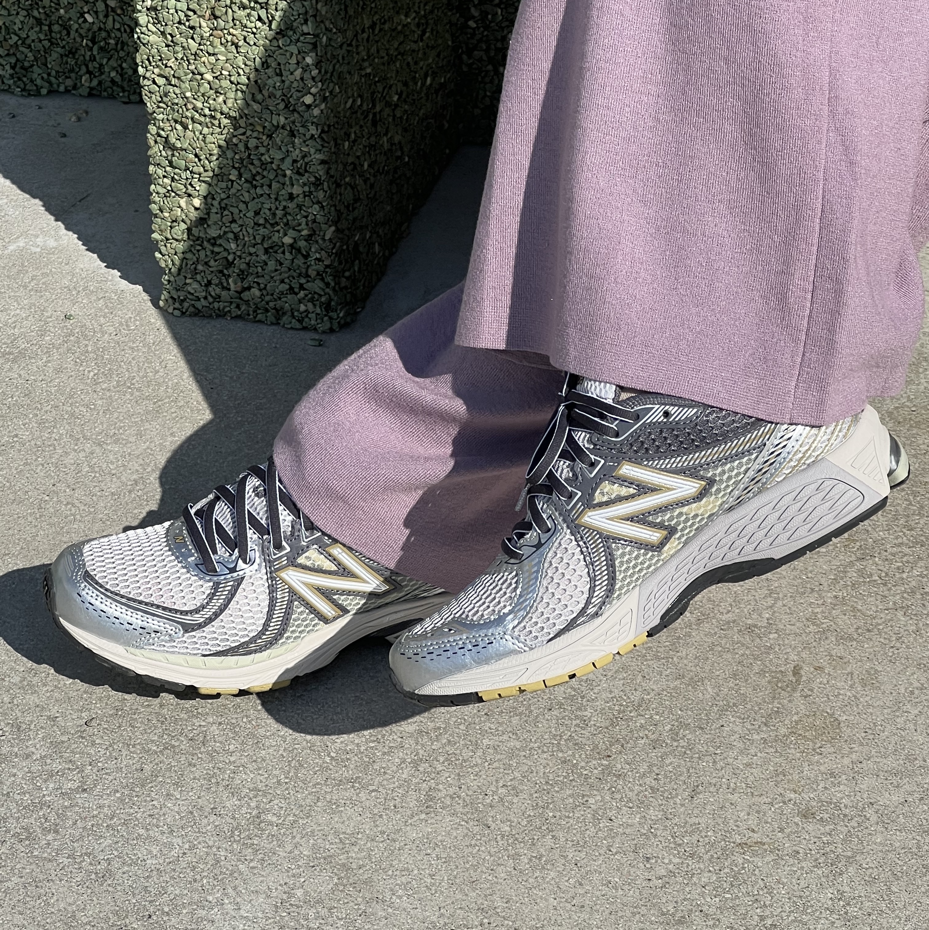 New Balance 860v2 Earth 착용 스타일 - 1