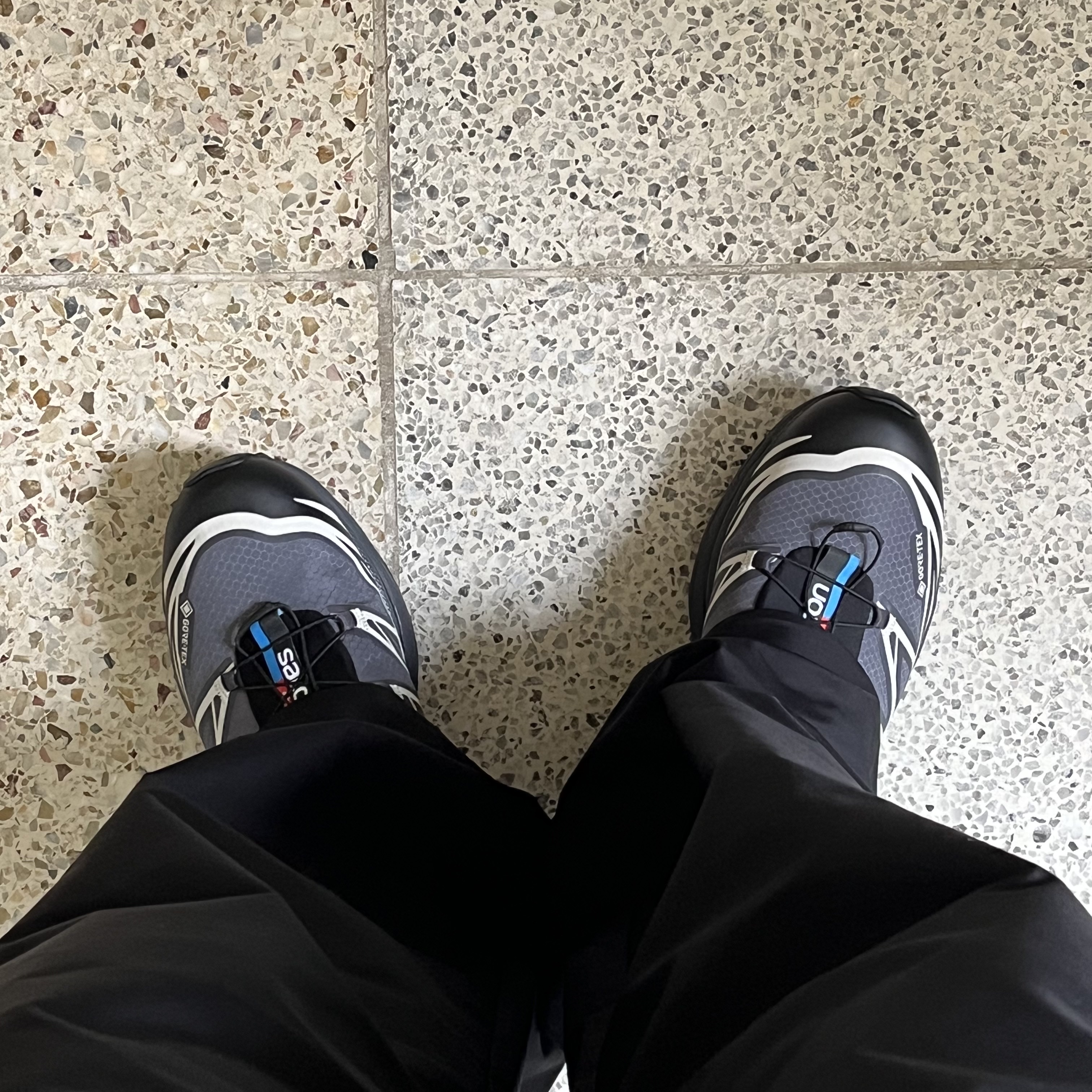 Salomon XT-6 Gore-Tex Black Ebony 착용 스타일