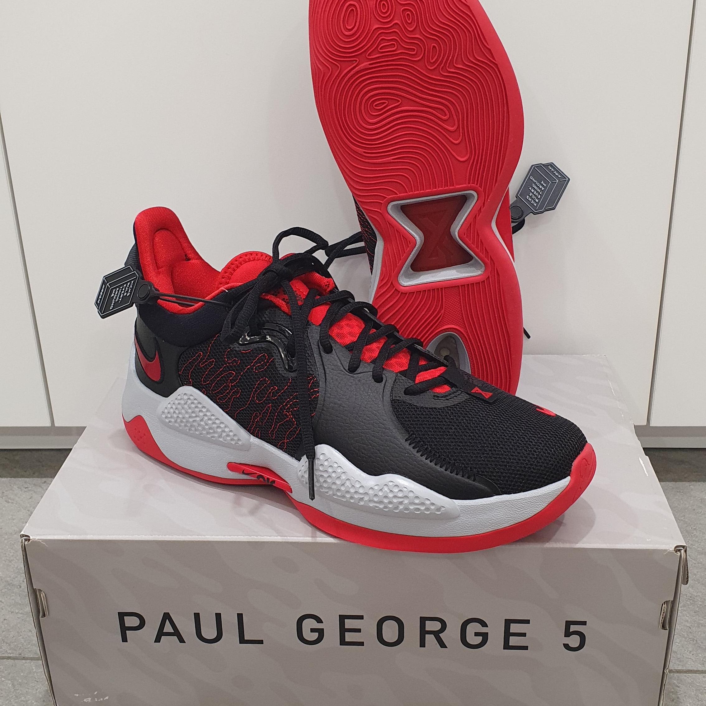 Nike PG 5 EP Black University Red 착용 스타일