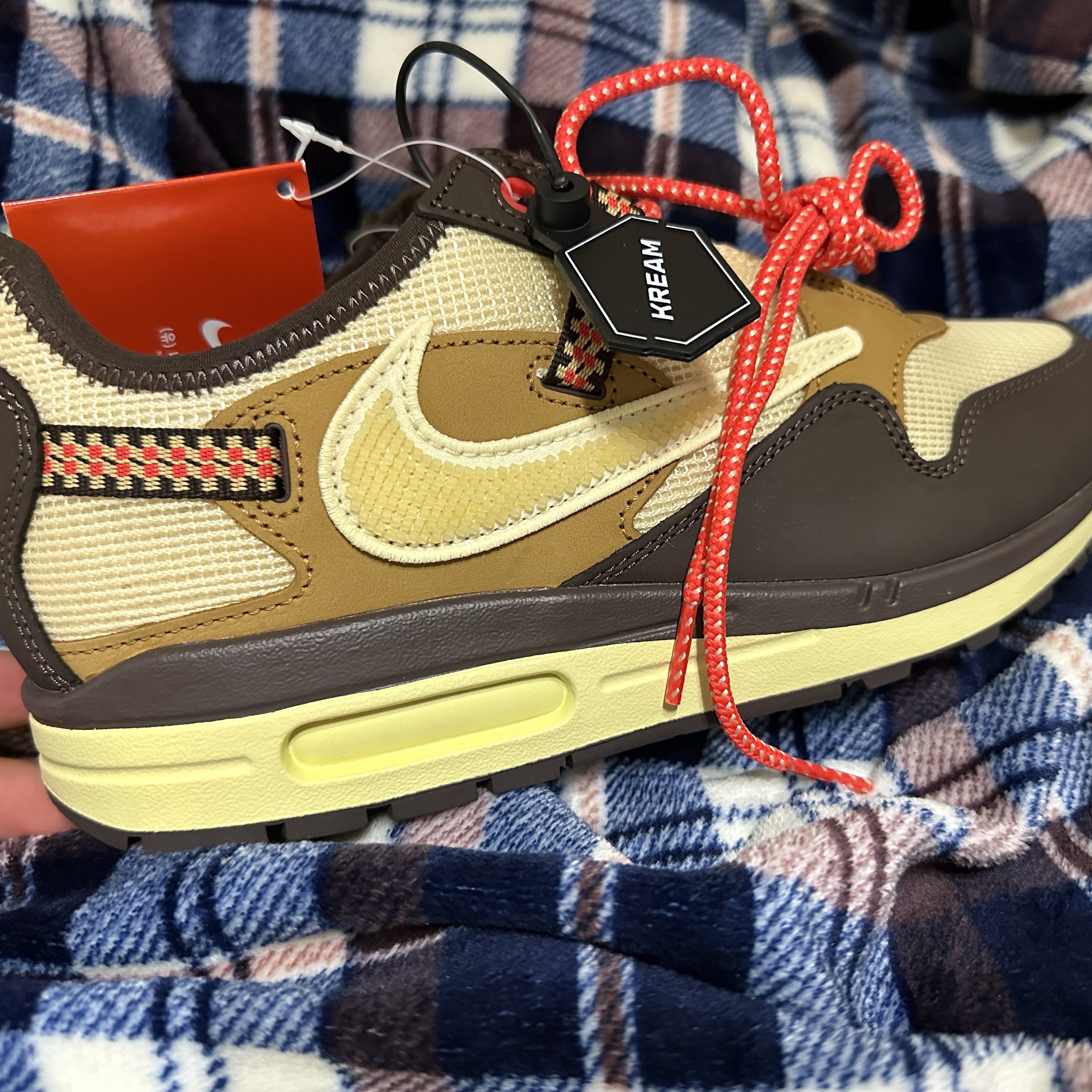 Nike x Travis Scott Air Max 1 Cact.us Brown 착용 스타일 - 1