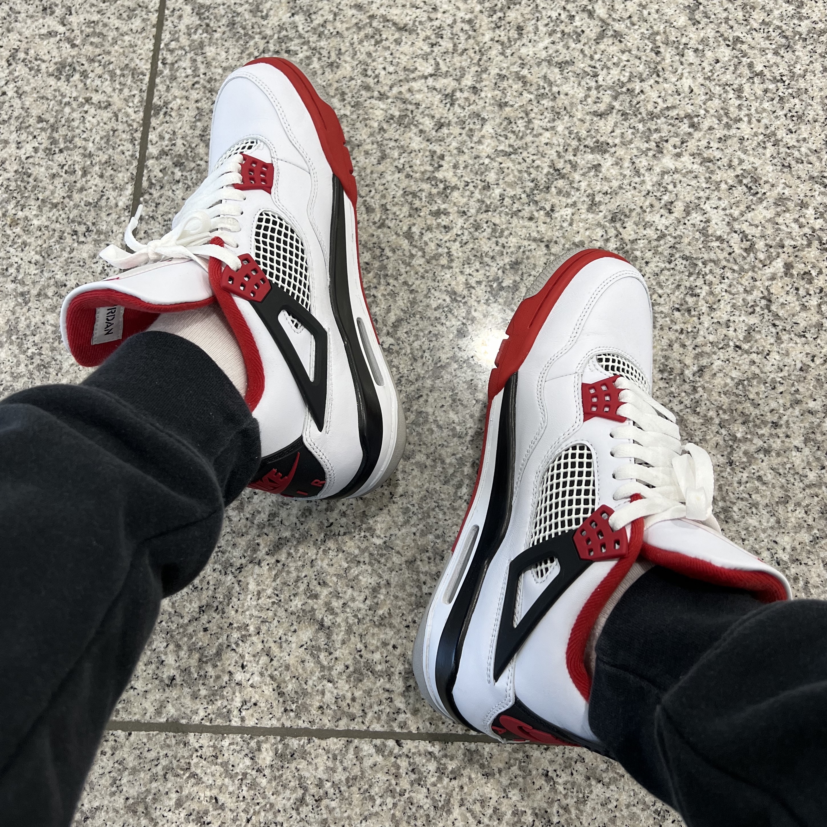 Jordan 4 Retro OG Fire Red 2020 착용 스타일