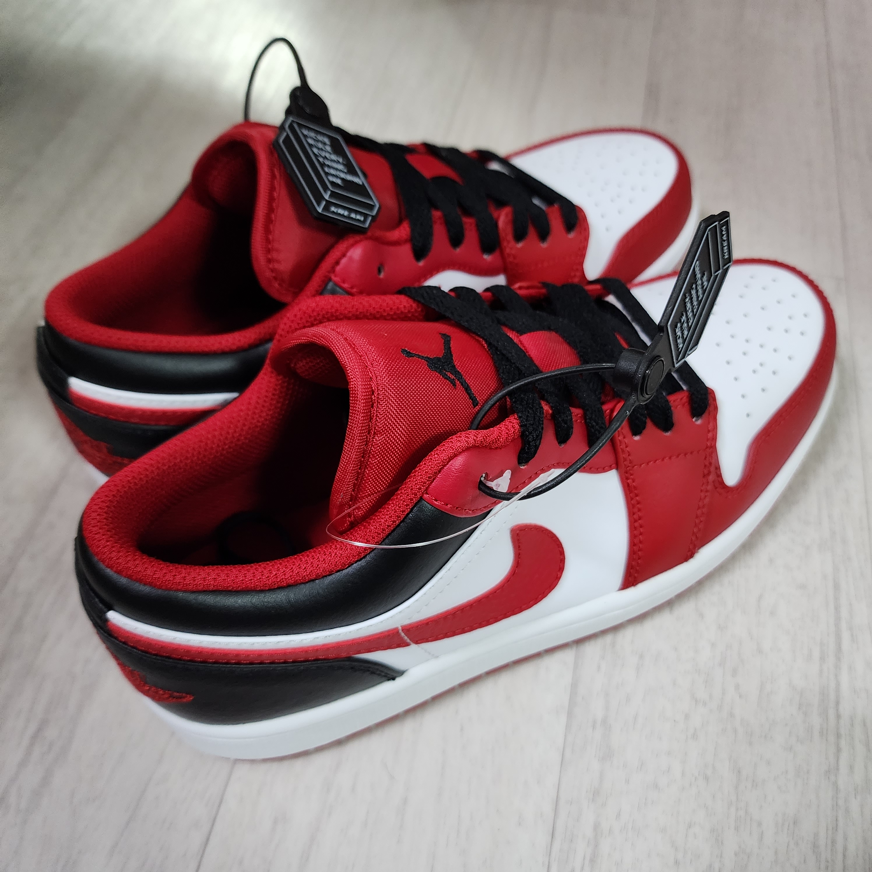 Jordan 1 Low White Gym Red Black 착용 스타일