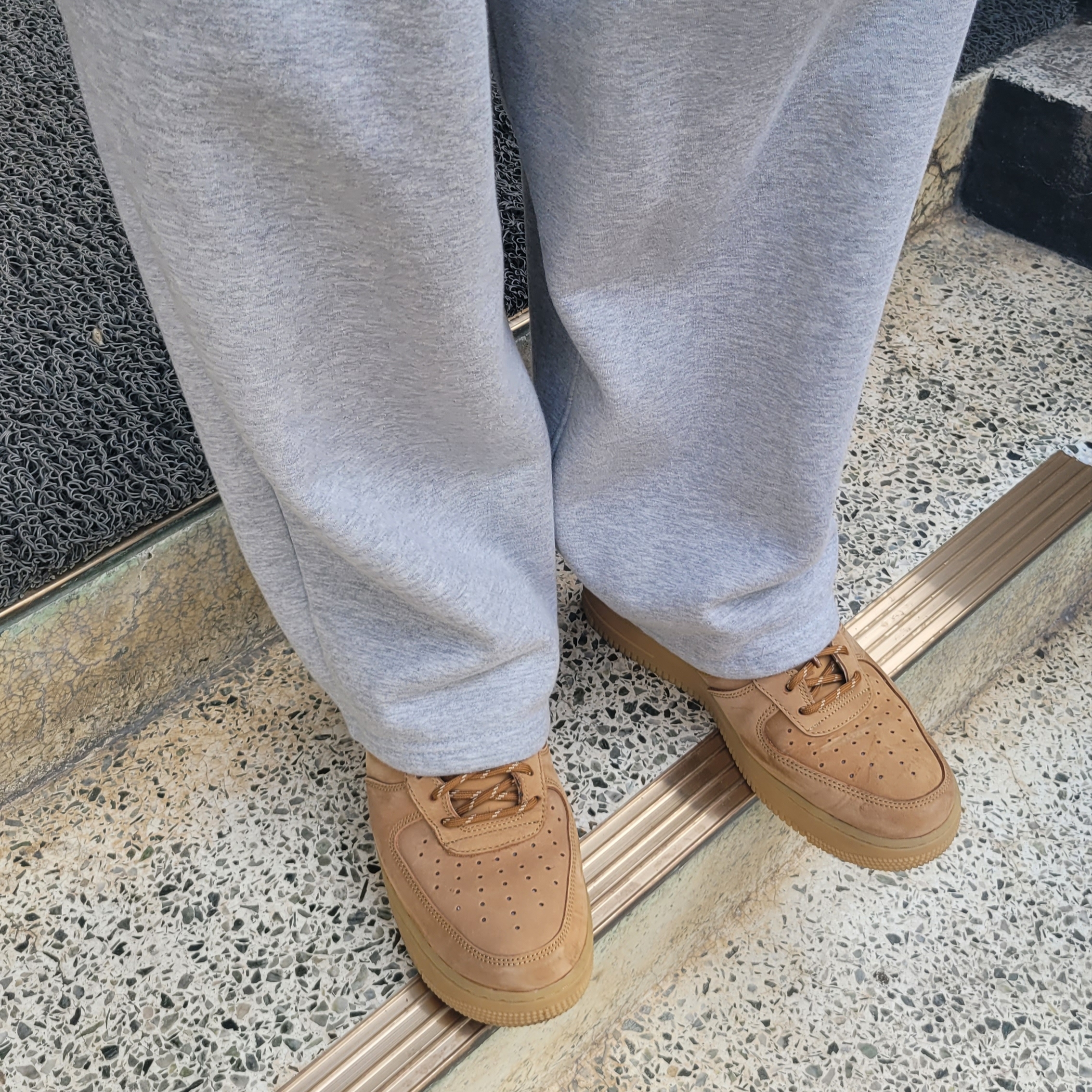 Nike Air Force 1 '07 WB Flax 착용 스타일 - 2