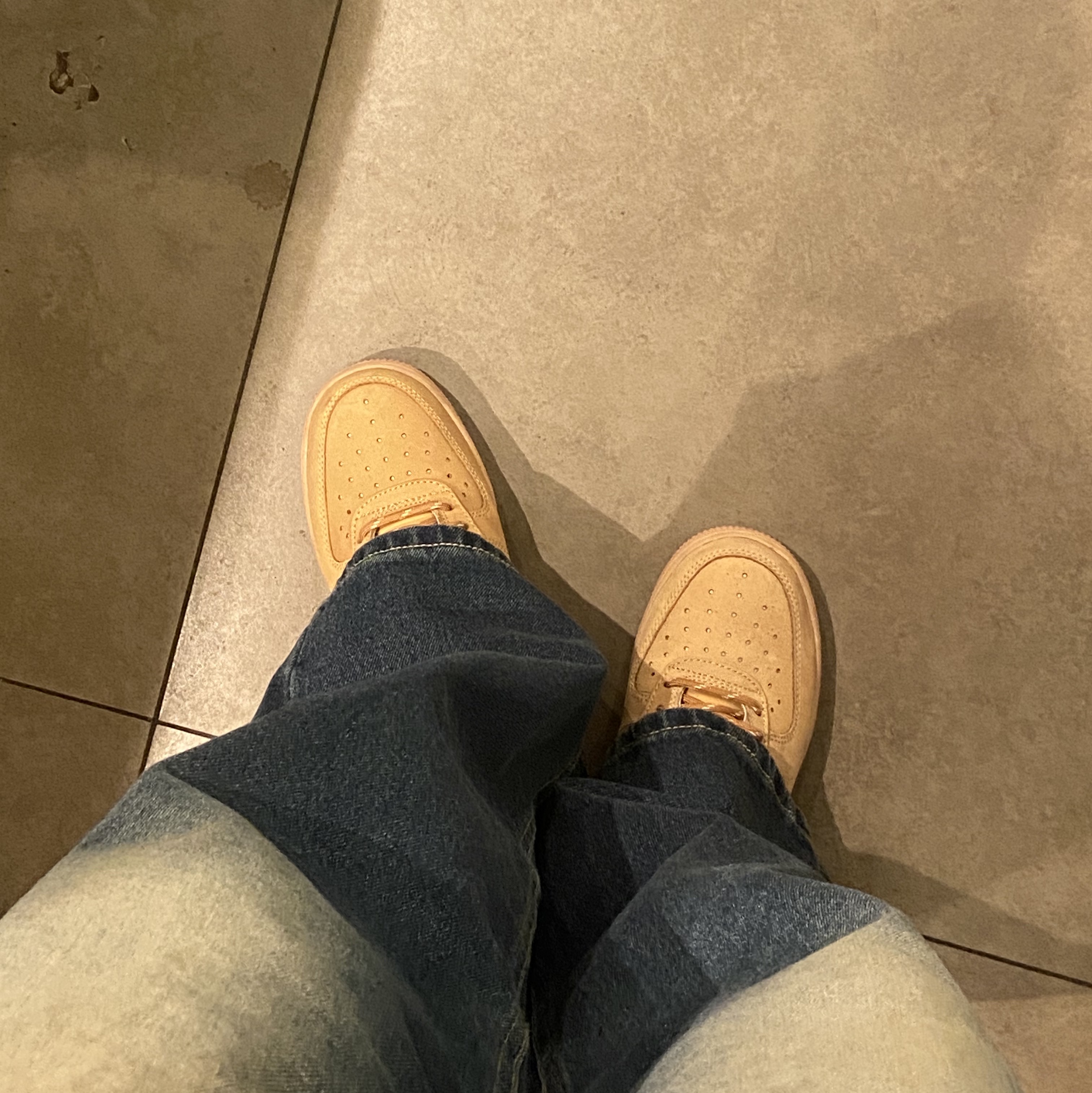 Nike Air Force 1 '07 WB Flax 착용 스타일