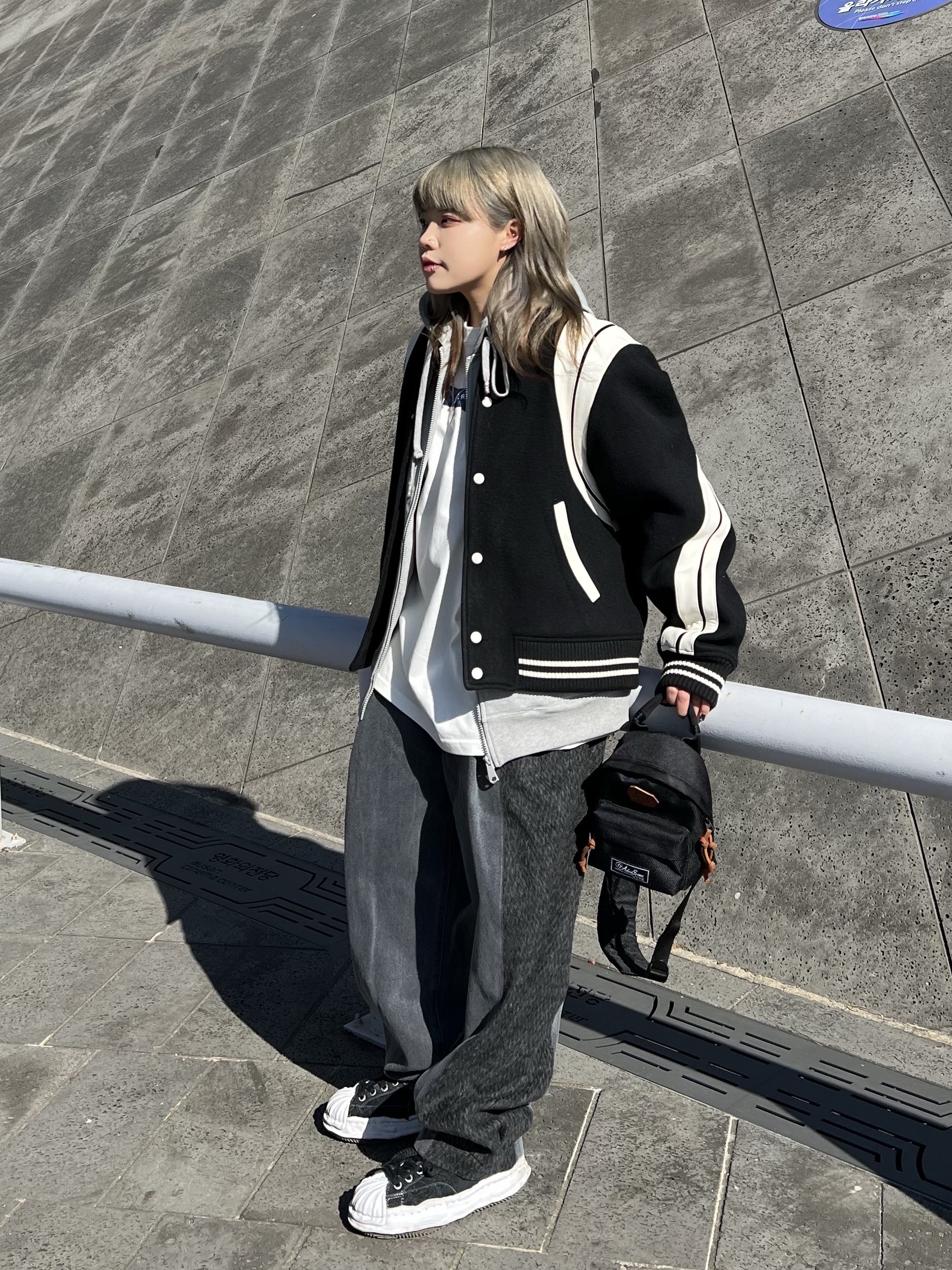 Ader Error Twit Jumper Noir, Ader Error TRS Decal Hoodie Zip-Up Grey 착용 스타일 - 1
