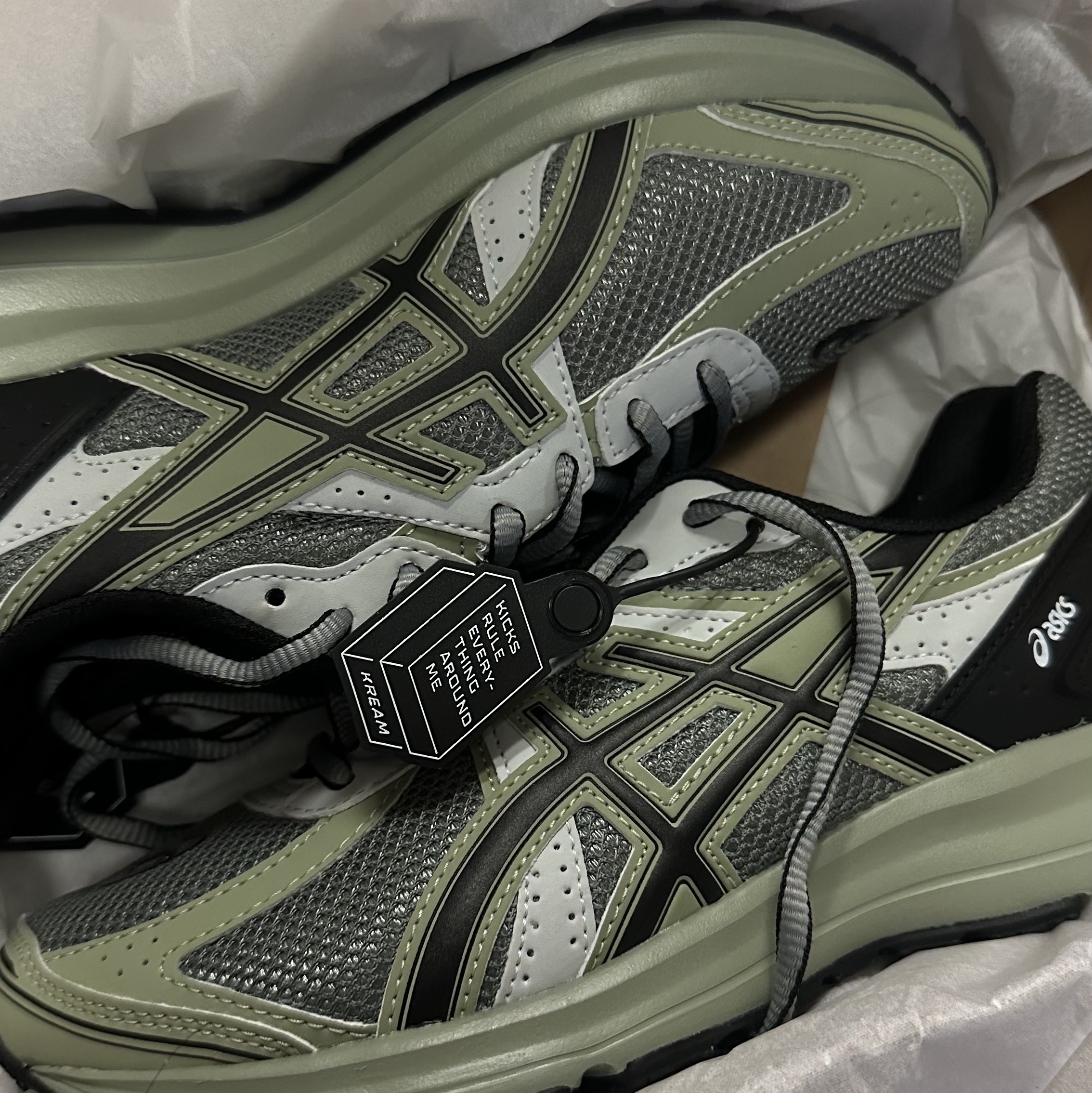 Asics Jog 100 S Sheet Rock - 2E Wide 착용 스타일 - 1