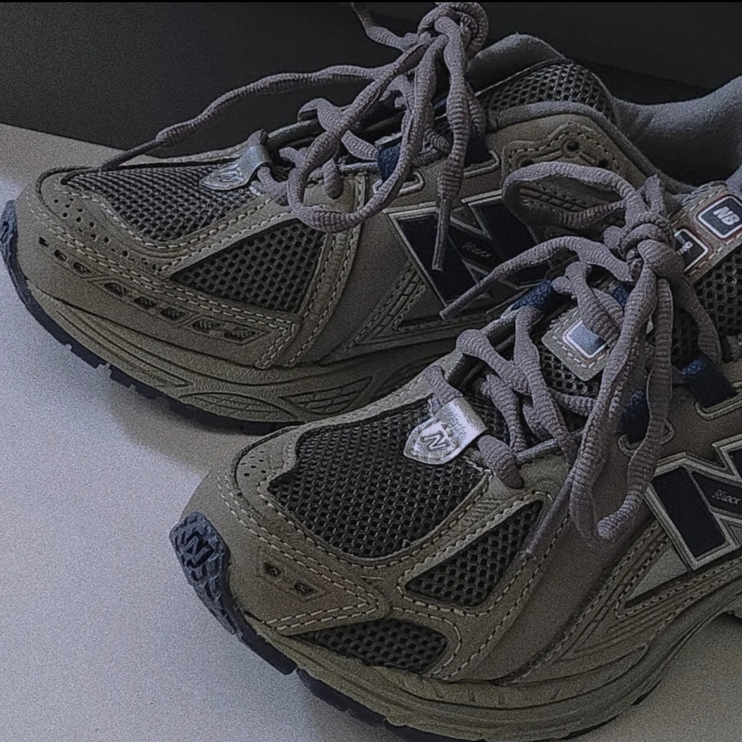 New Balance 1906R Charcoal Grey 착용 스타일 - 1