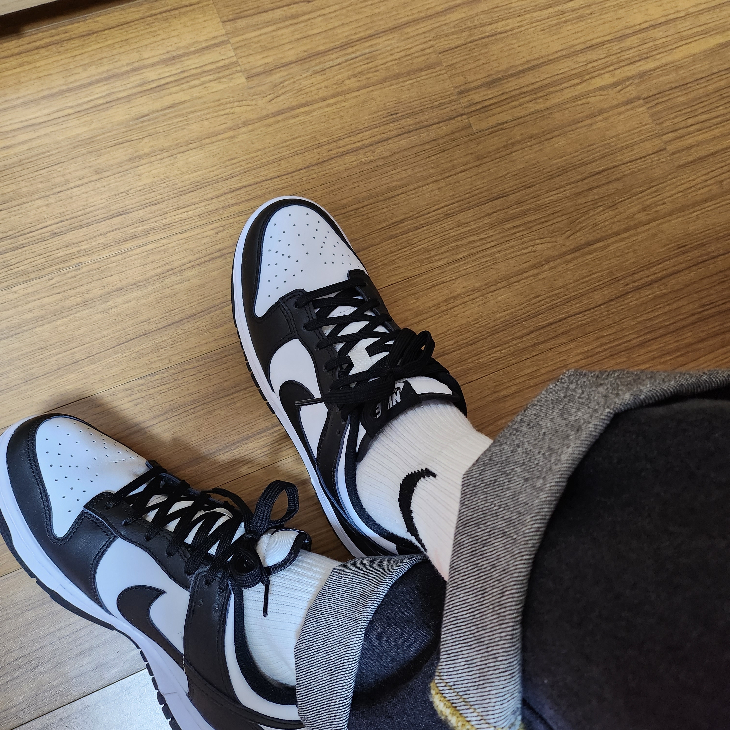 (W) Nike Dunk Low Black 착용 스타일