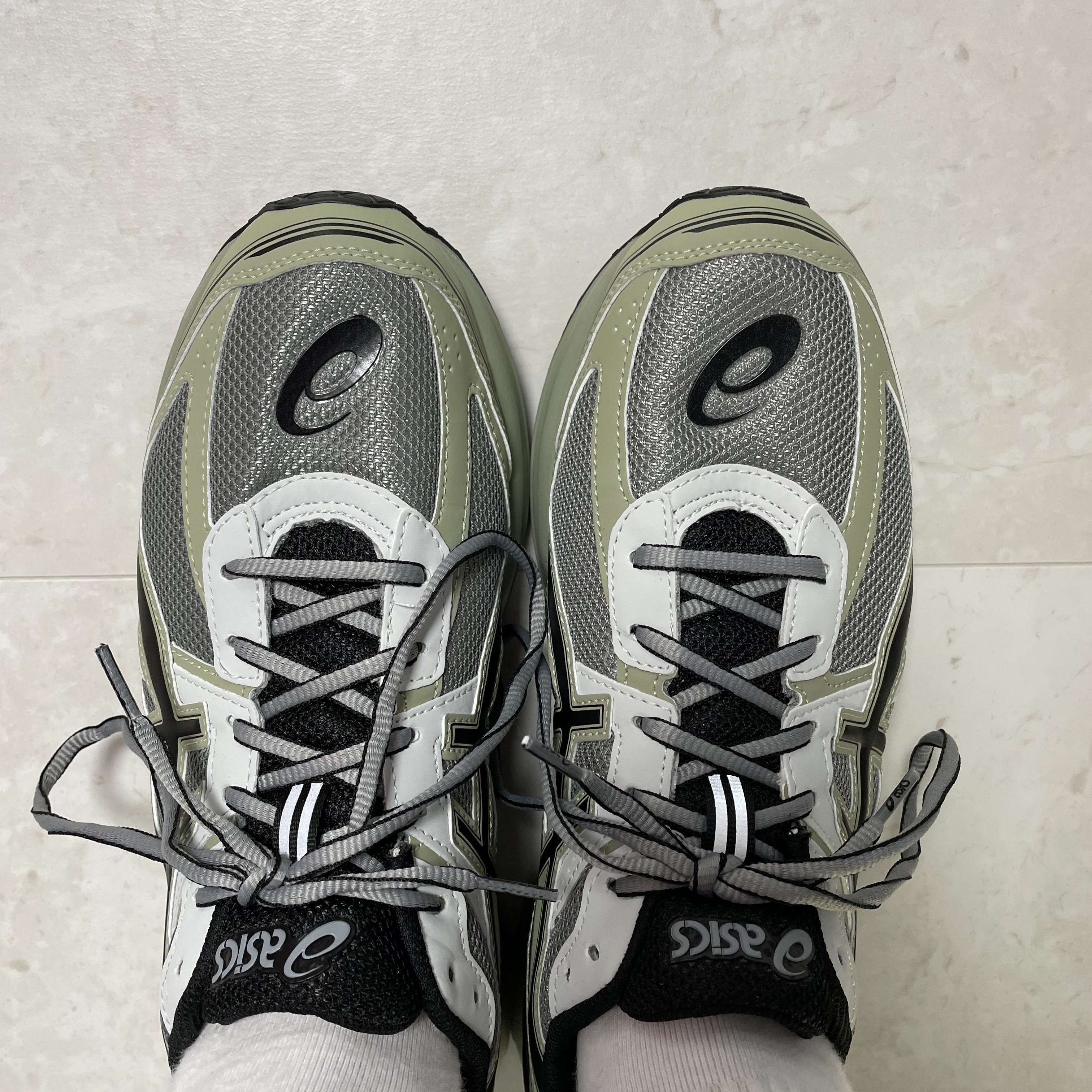 Asics Jog 100 S Sheet Rock - 2E Wide 착용 스타일