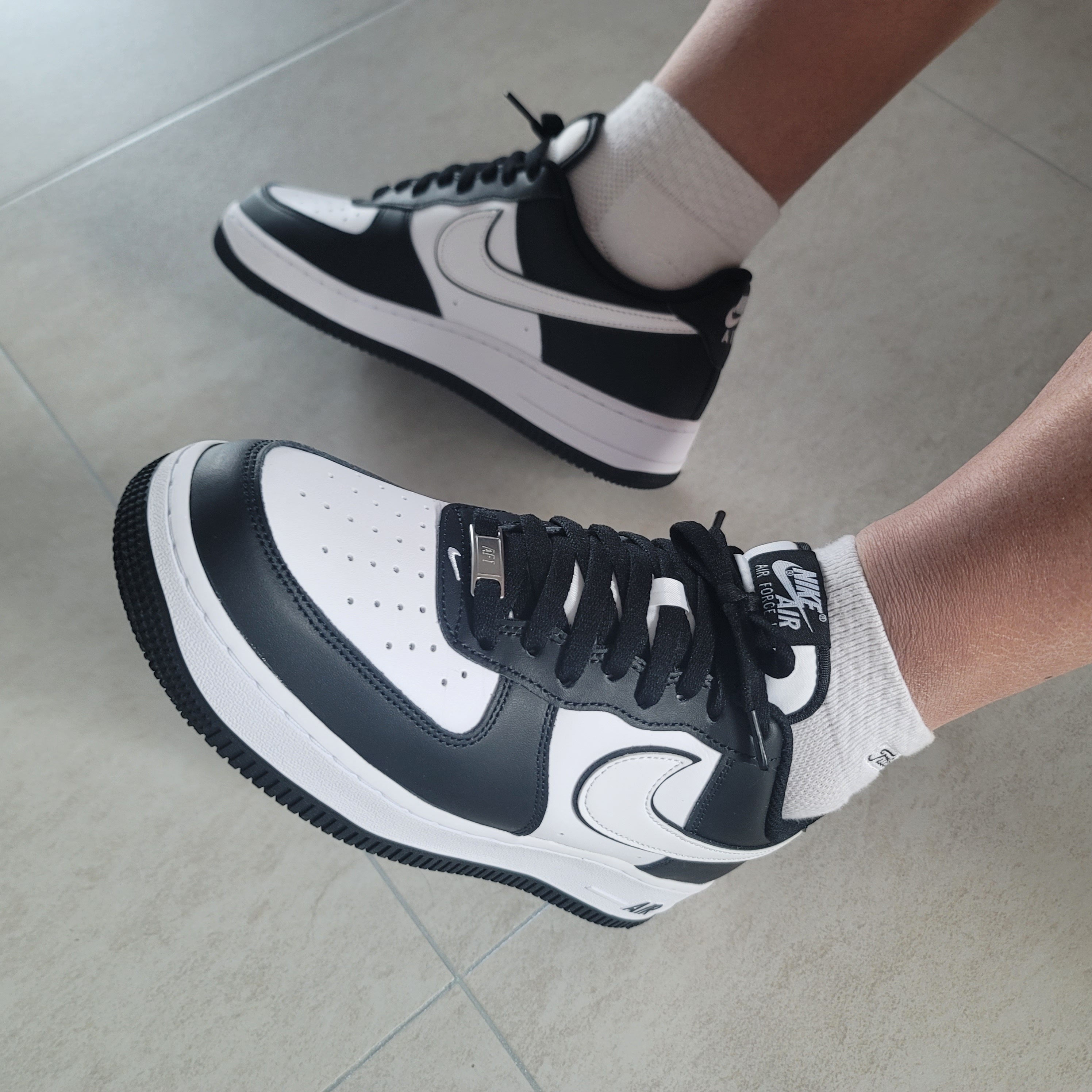 Nike Air Force 1 '07 Black White 착용 스타일 - 2