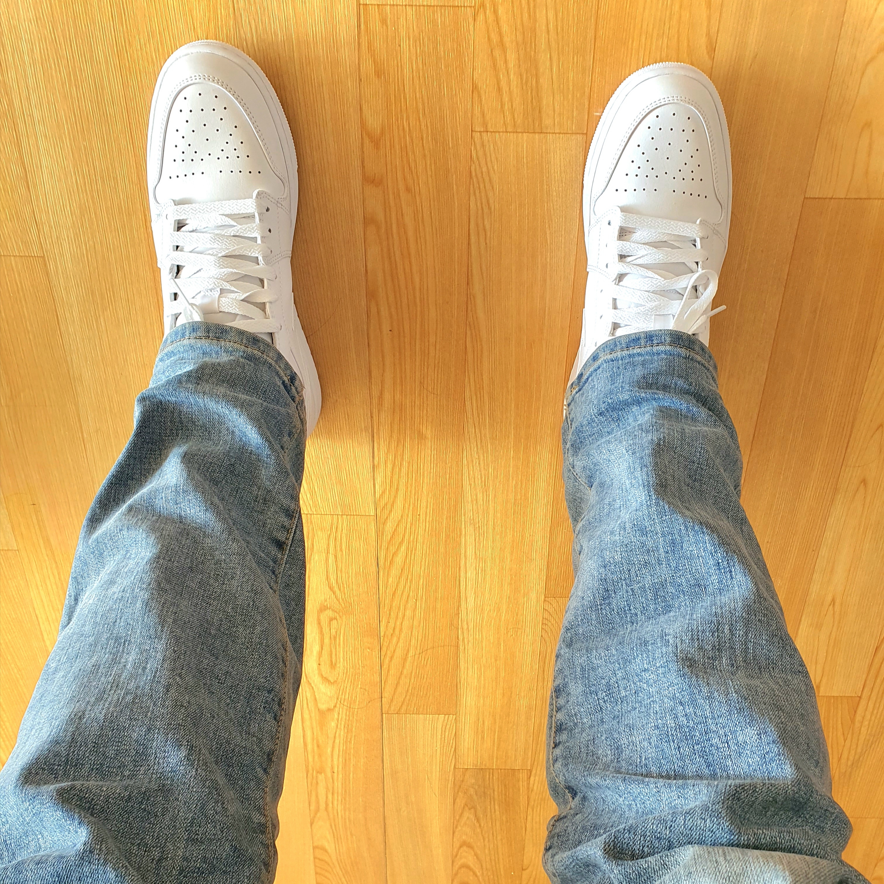 Jordan 1 Mid Triple White 2022 착용 스타일 - 2