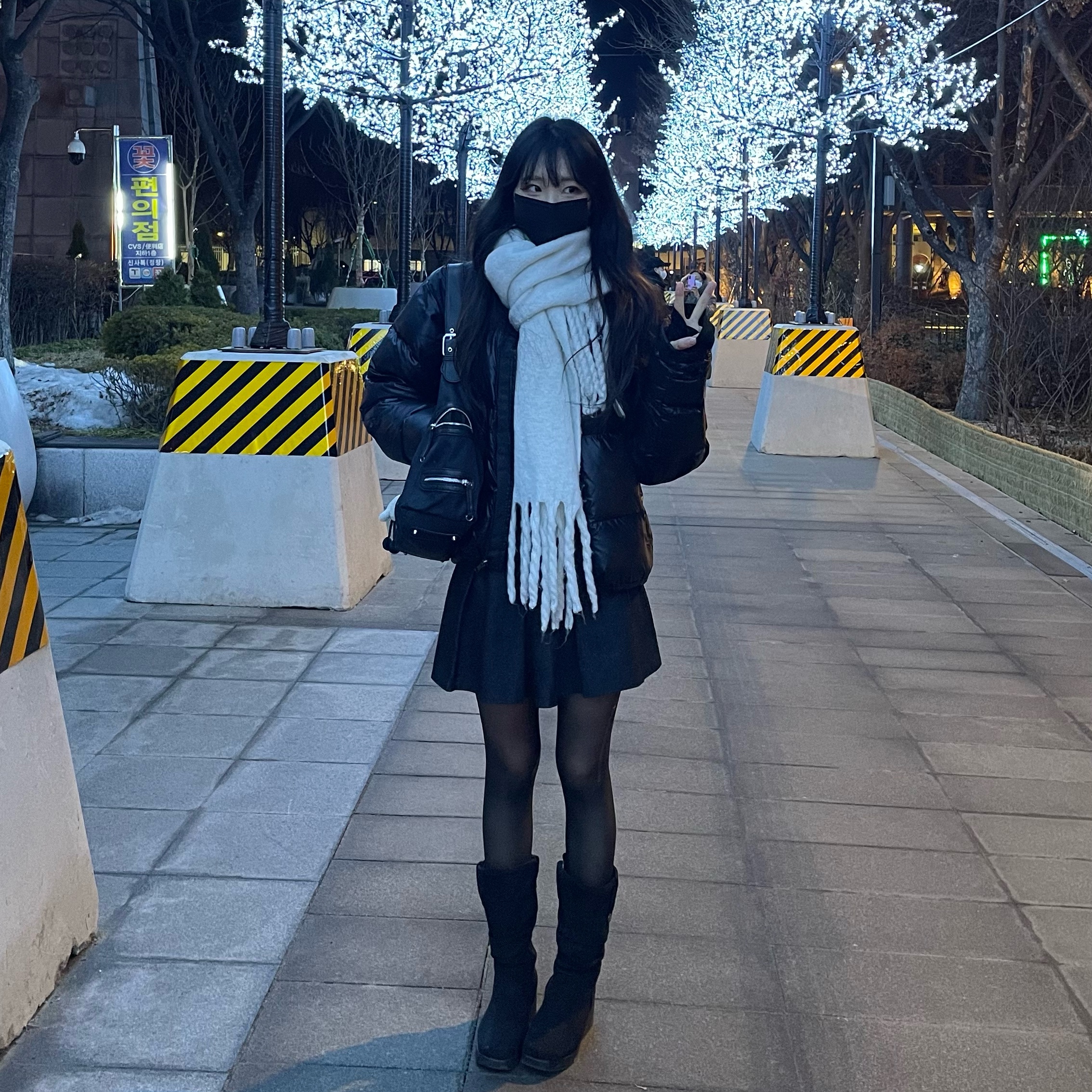 The North Face Nuptse Hybrid Down Ball Jacket Black 착용 스타일 - 1