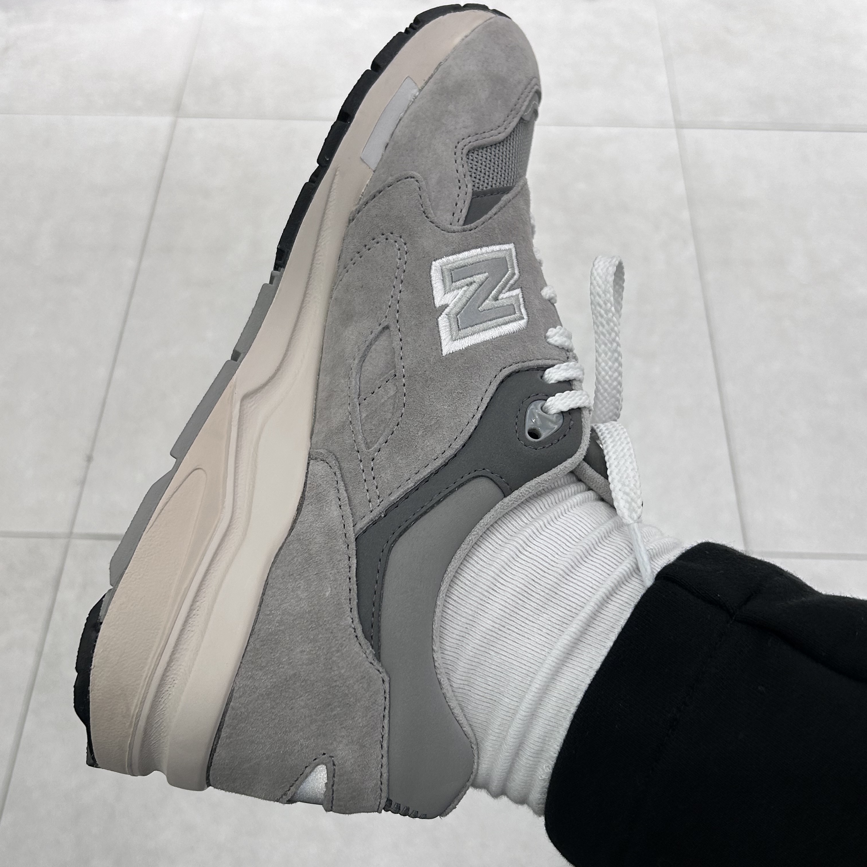 New Balance 1600 Gray 착용 스타일 - 3