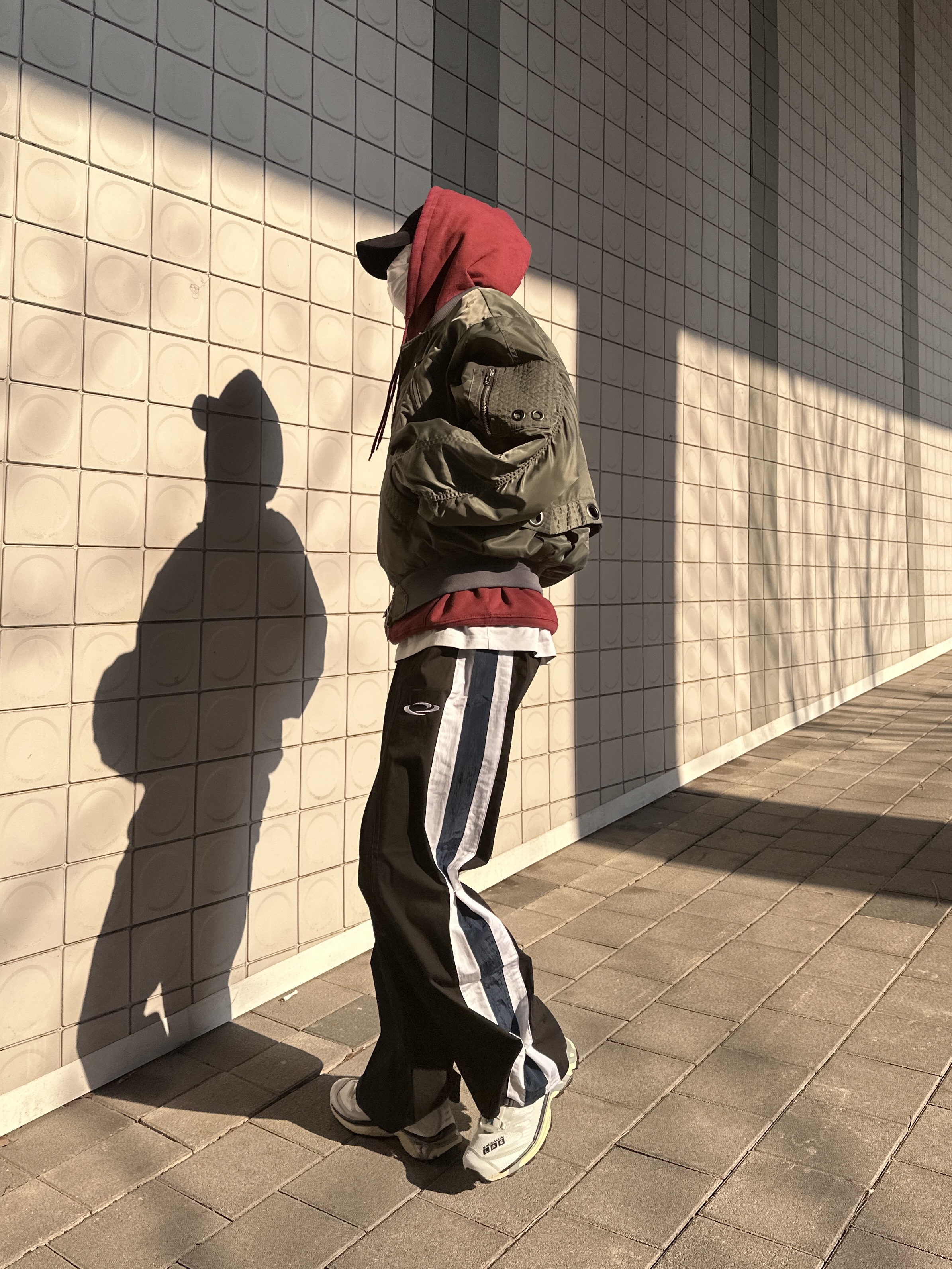 Salomon XT-4 White Lunar Rock, Undermycar Stuttgart Vintage Washing Ball Cap Black Red - 22SS 착용 스타일 - 2