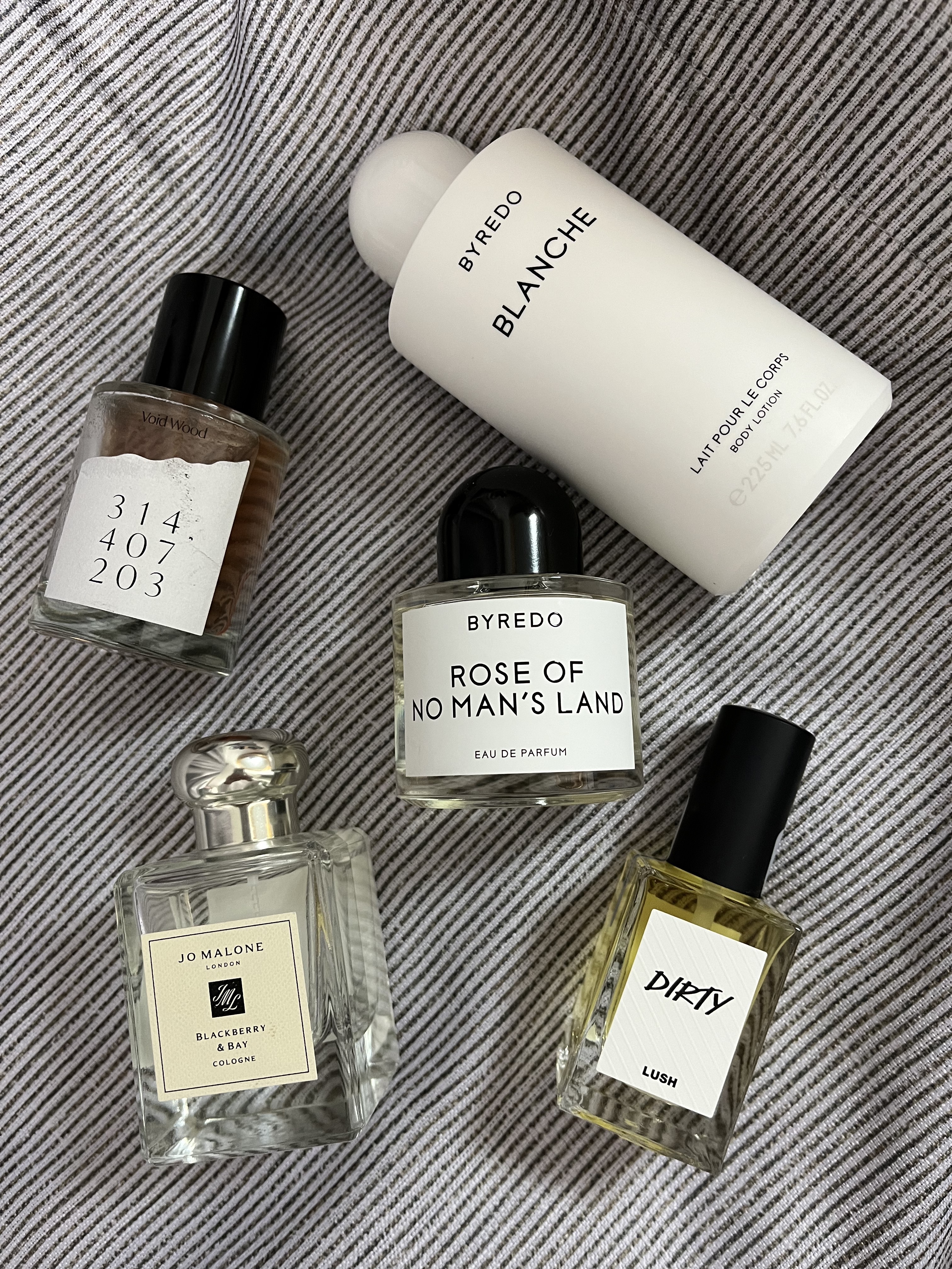 Byredo Rose Of No Man's Land Eau De Parfum 50ml, Jo Malone Blackberry & Bay Cologne 50ml 착용 스타일