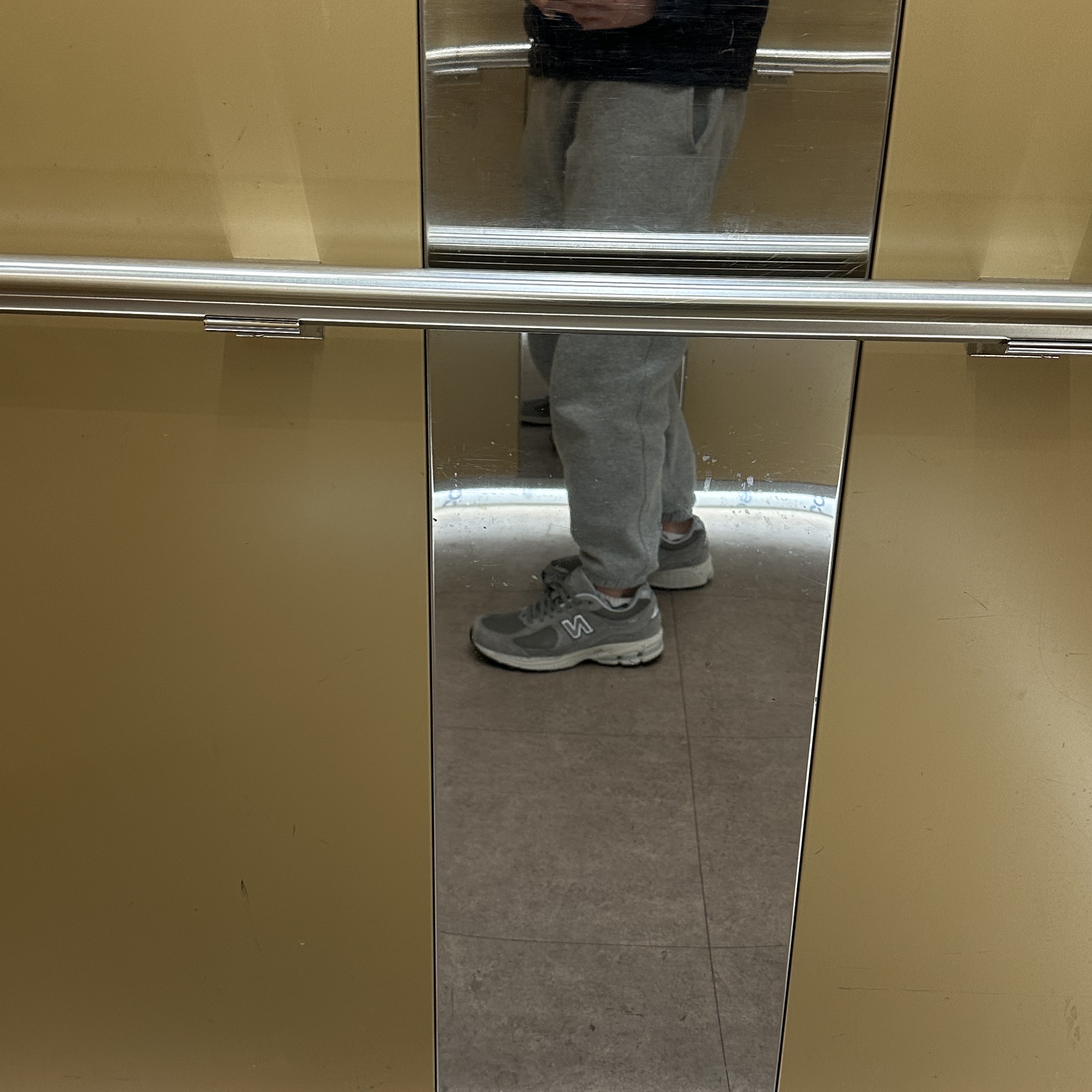 New Balance 2002R Grey 착용 스타일 - 2