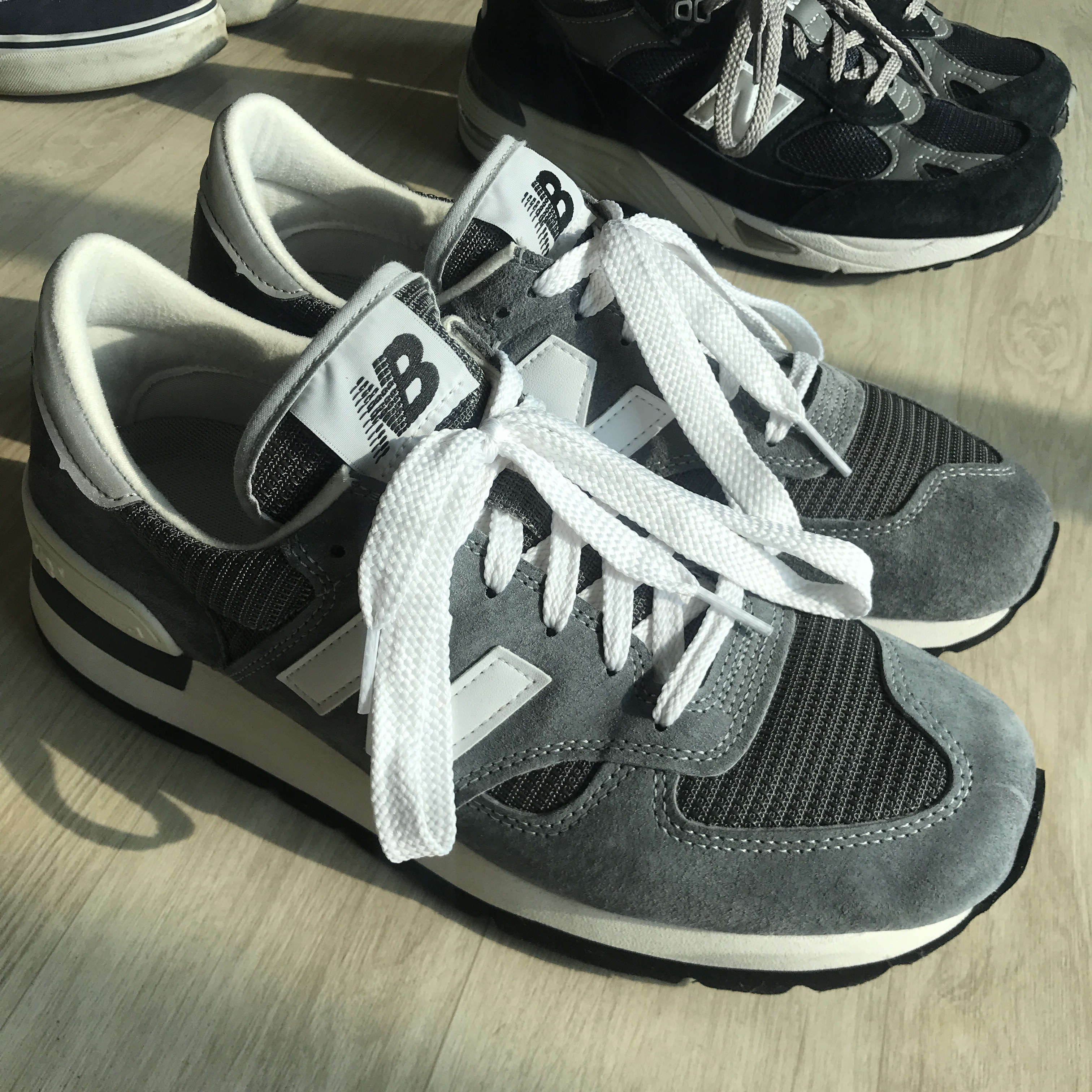 New Balance 991 Made in UK Navy, New Balance 990v1 Made in USA Grey White 착용 스타일 - 2