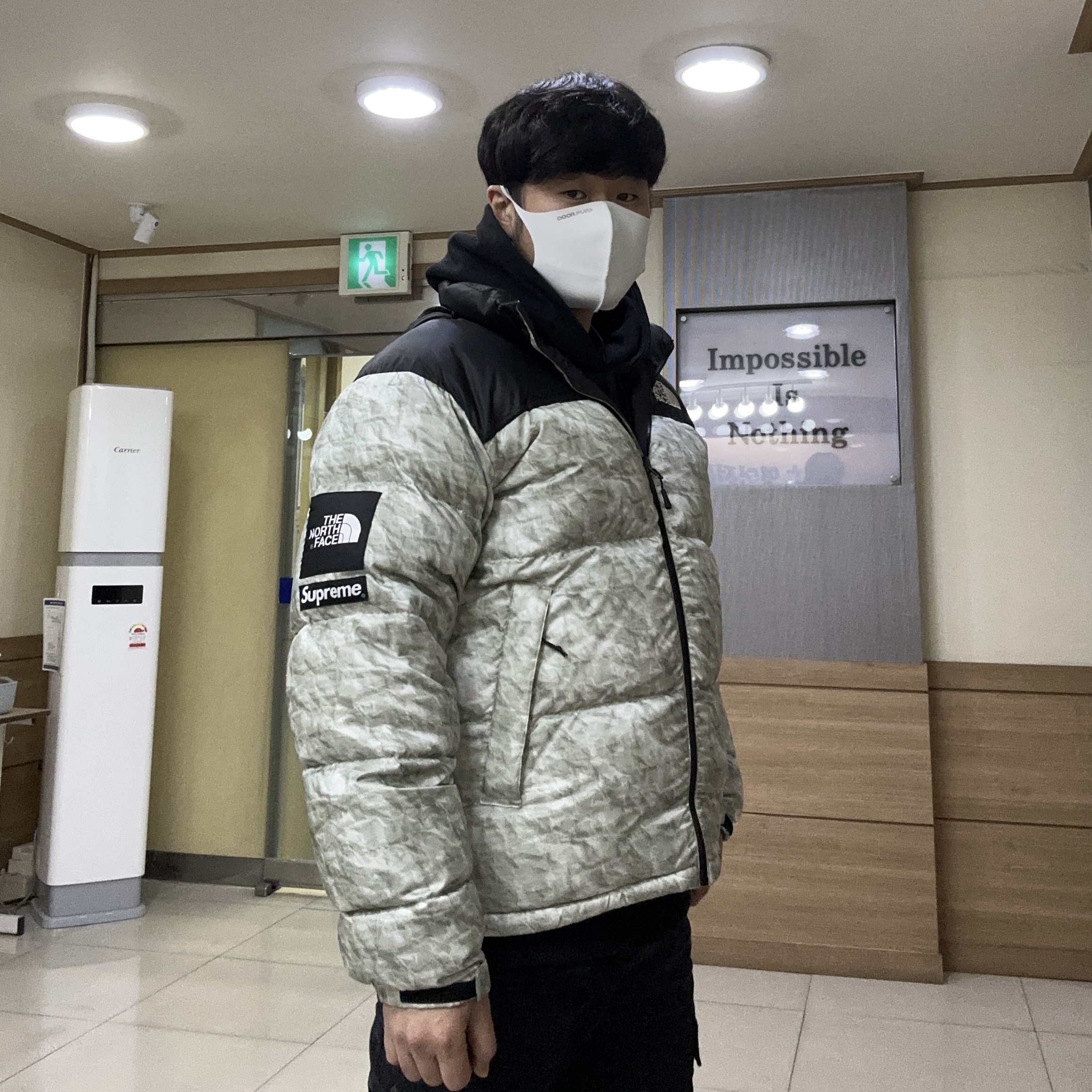 Supreme x The North Face Paper Print Nuptse Jacket - 19FW, Supreme Cross Box Logo Hooded Sweatshirt Black - 20FW 착용 스타일
