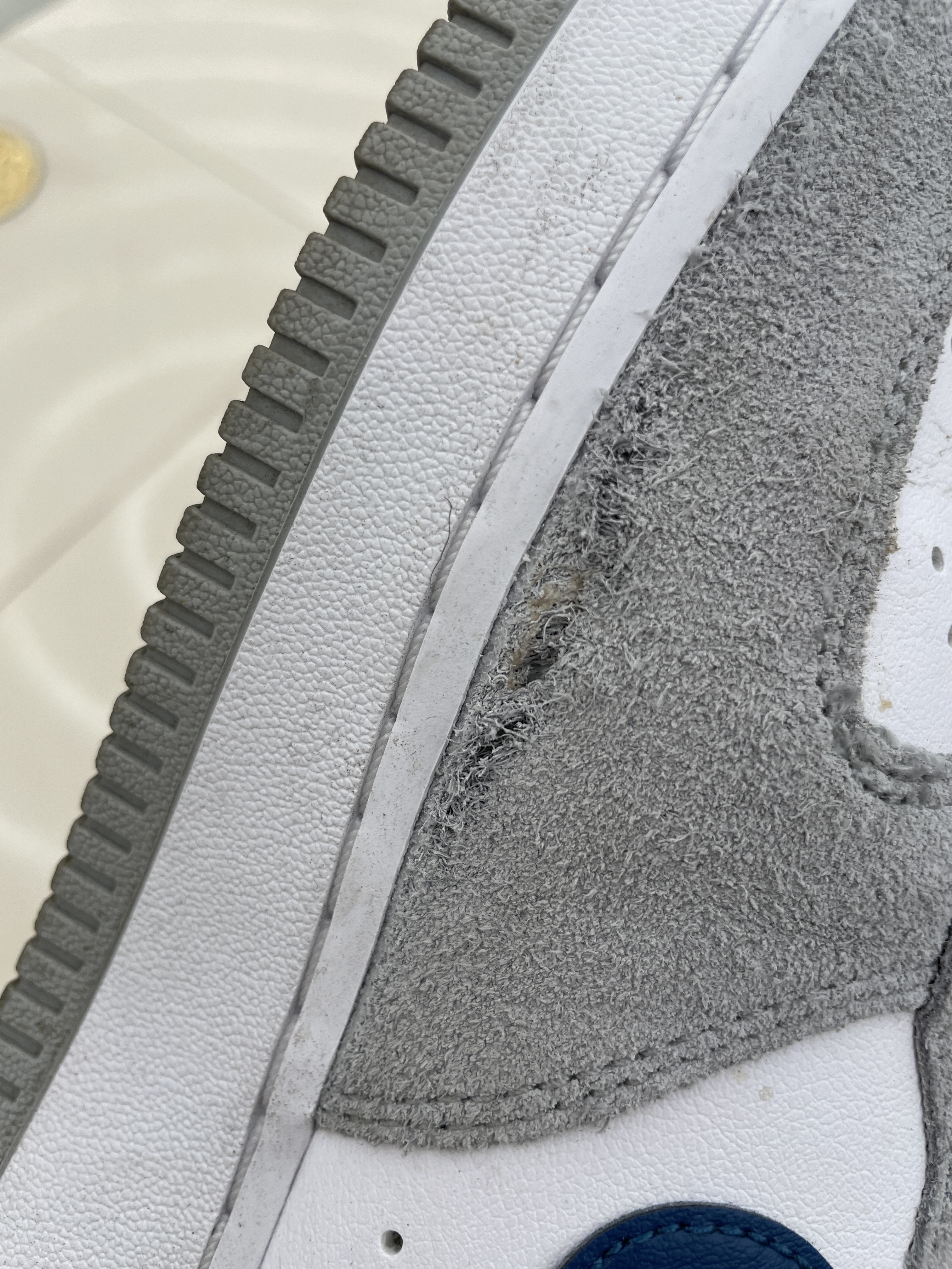 Nike Air Force 1 '07 LV8 Athletic Club Light Smoke Grey Marina 착용 스타일