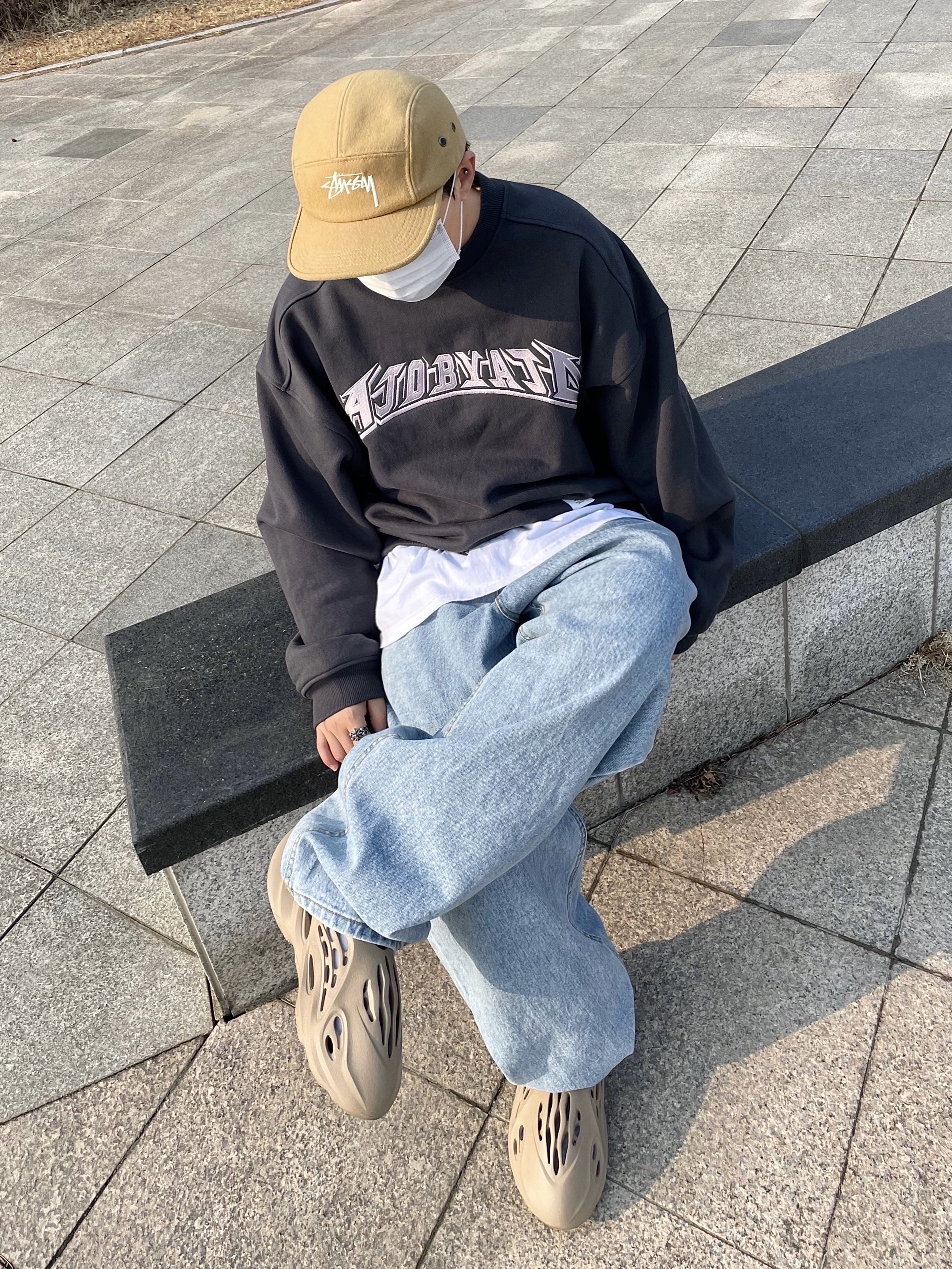 Adidas Yeezy Foam RNNR Mist 착용 스타일 - 4