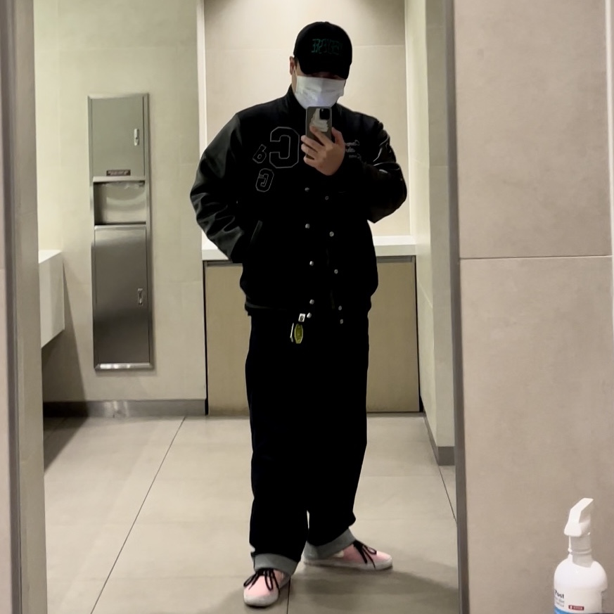 BAPE x Comme des Garcons Osaka Varsity Jacket Black 착용 스타일 - 1