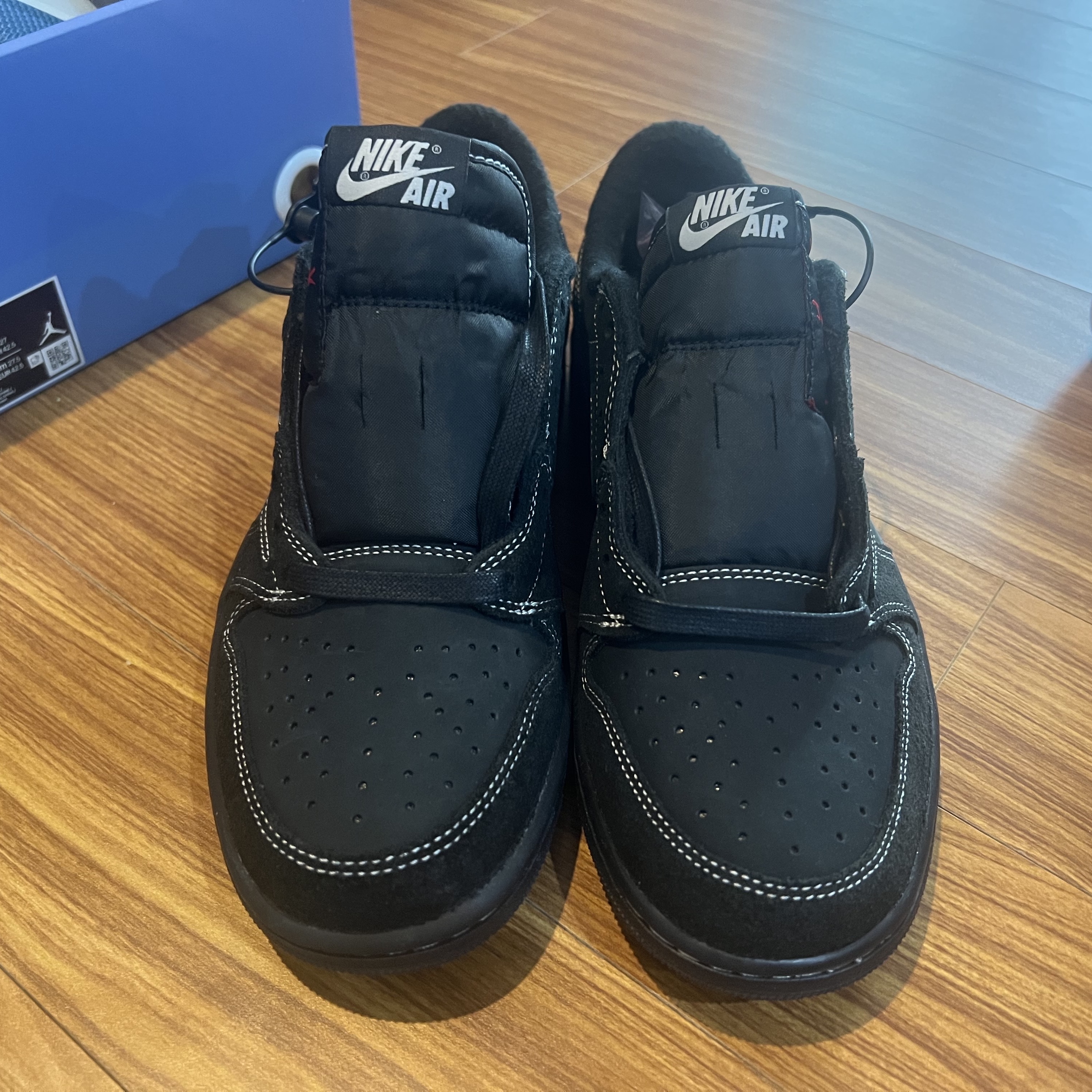 Jordan 1 x Travis Scott Retro Low OG SP Black Phantom 착용 스타일 - 2