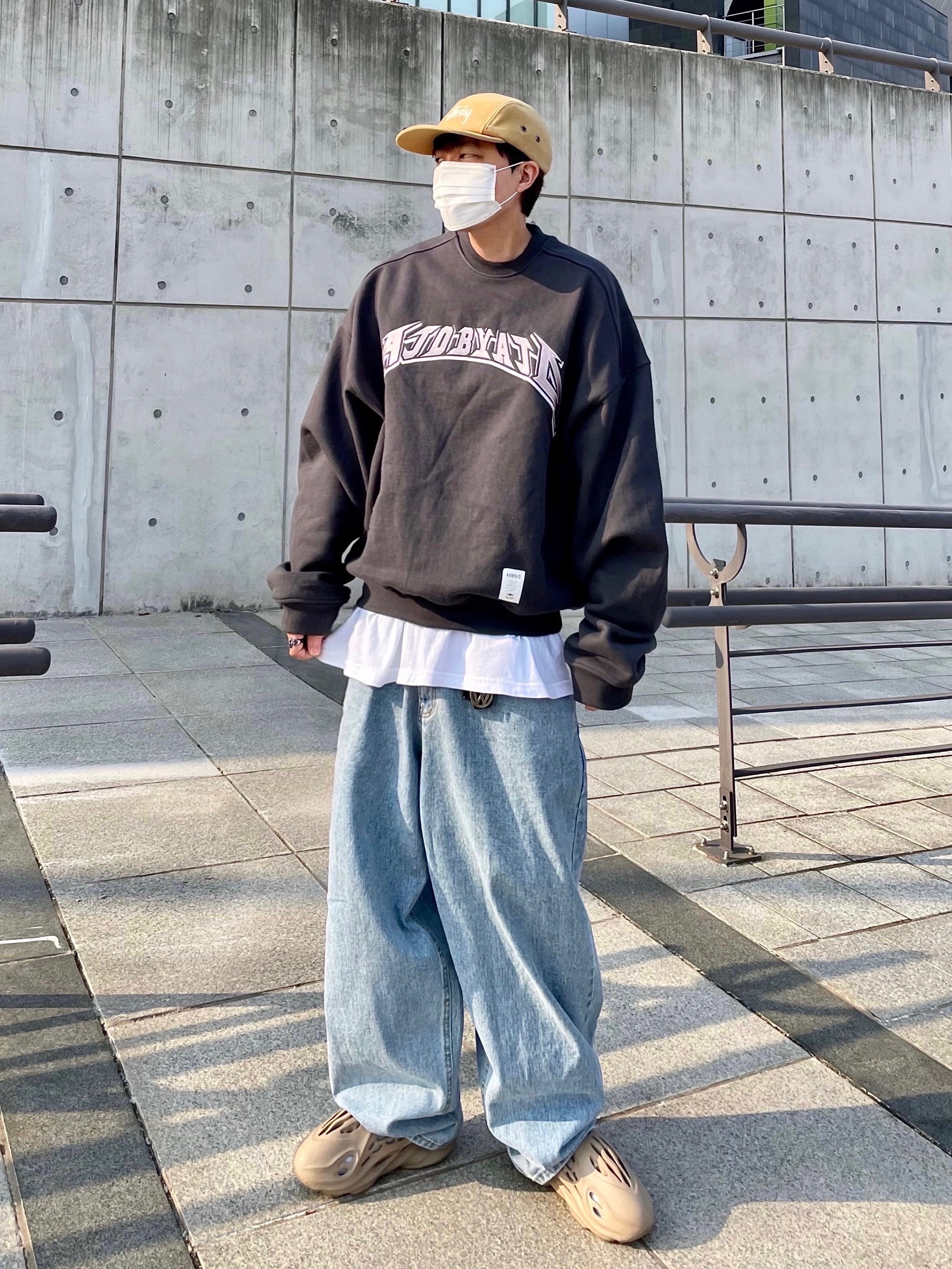 Adidas Yeezy Foam RNNR Mist 착용 스타일 - 2
