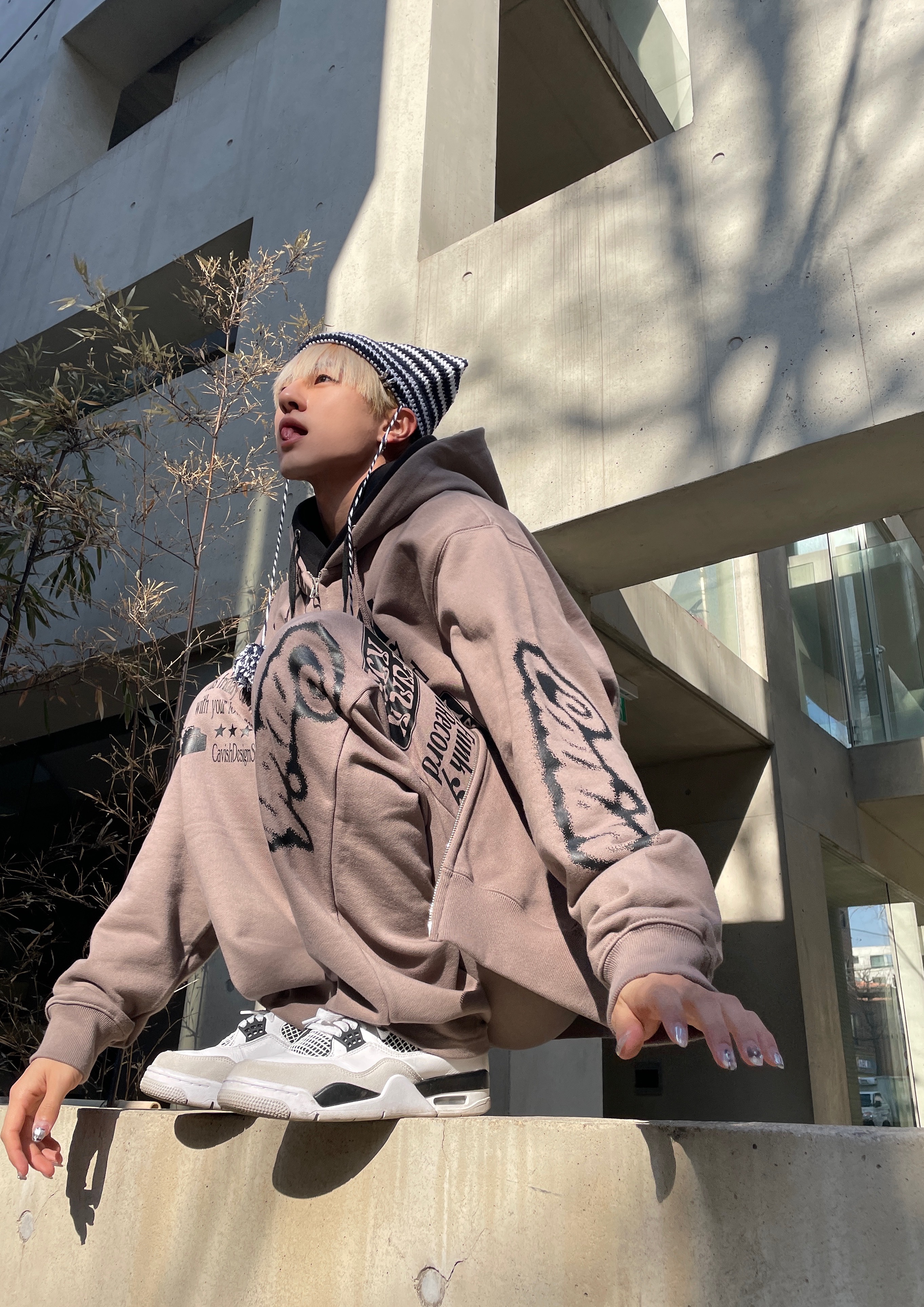 Jordan 4 Retro White and Black 착용 스타일 - 2