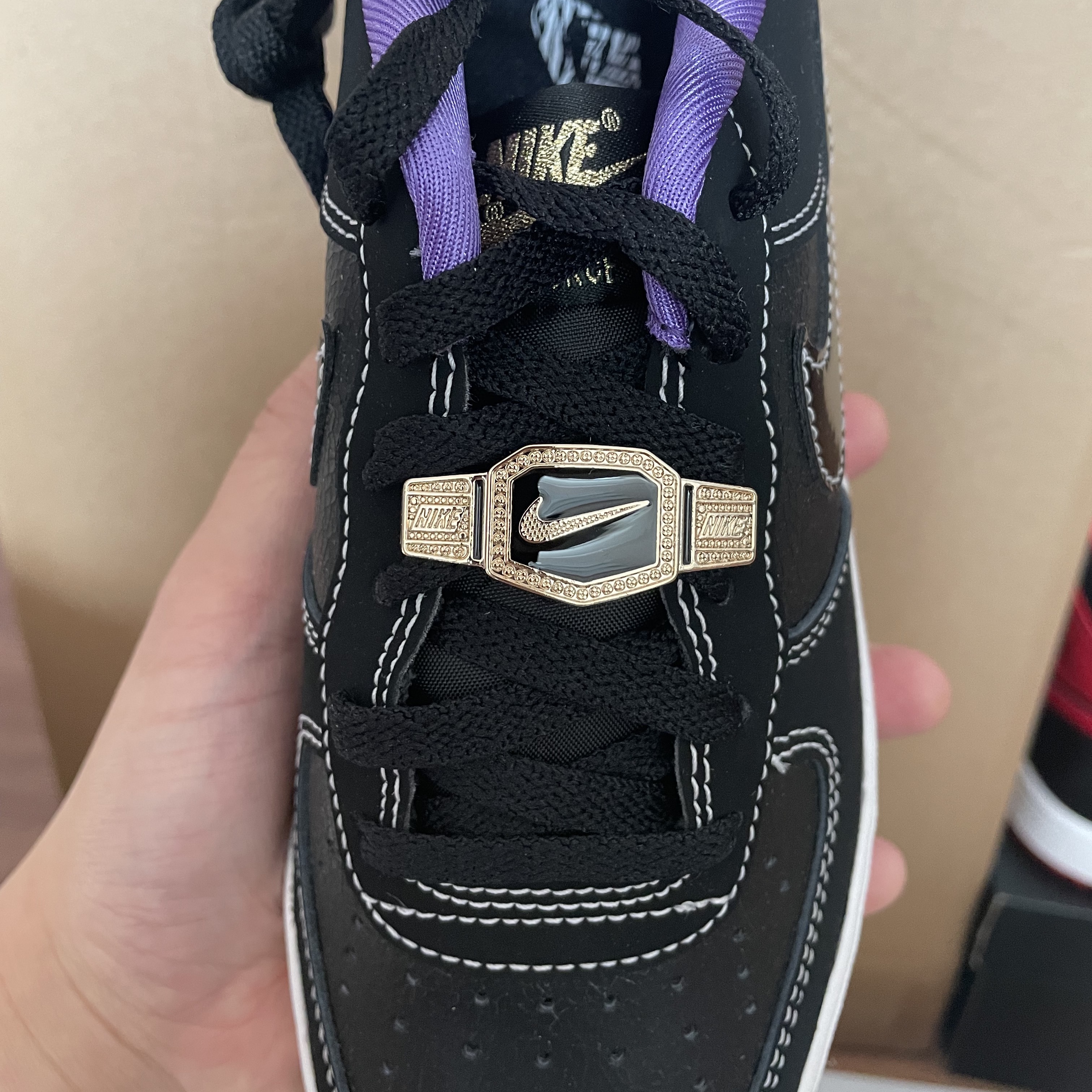 (GS) Nike Air Force 1 LV8 World Champ Black Iron Grey 착용 스타일 - 4
