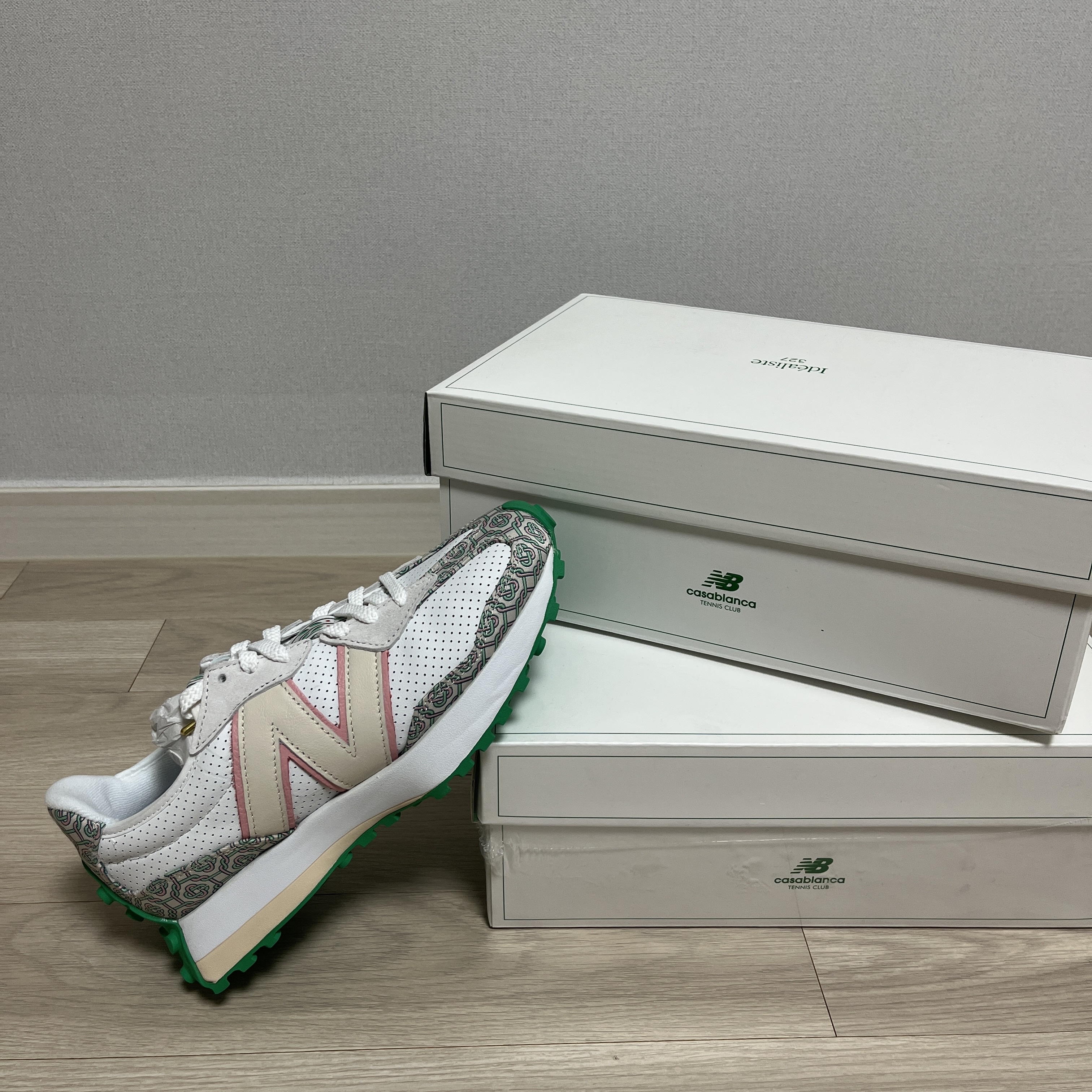 New Balance x Casablanca 327 Idealist Monogram White Green 착용 스타일