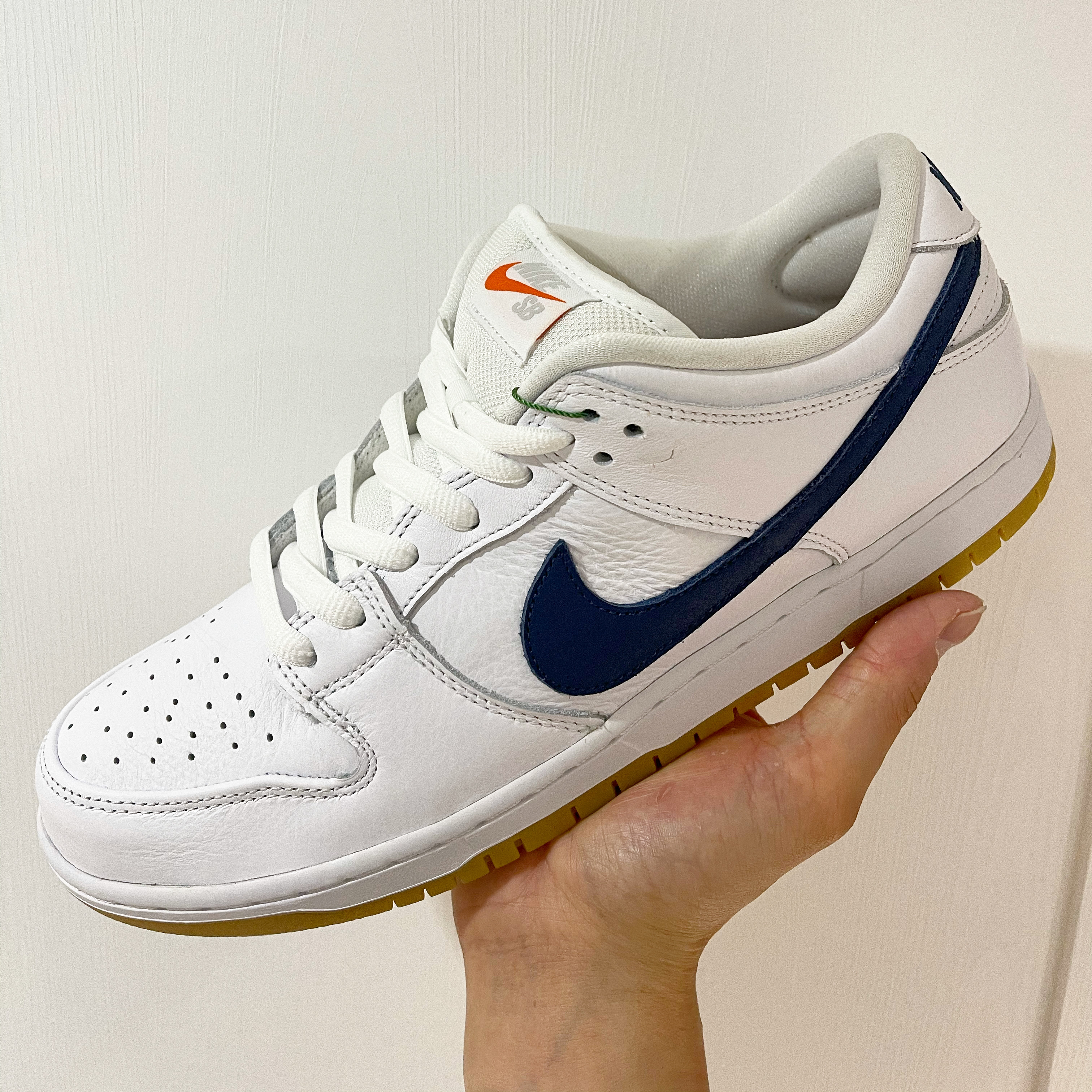 Nike SB Dunk Low Pro Orange Label White, Nike SB Dunk Low Pro White and Gum Light Brown 착용 스타일 - 2