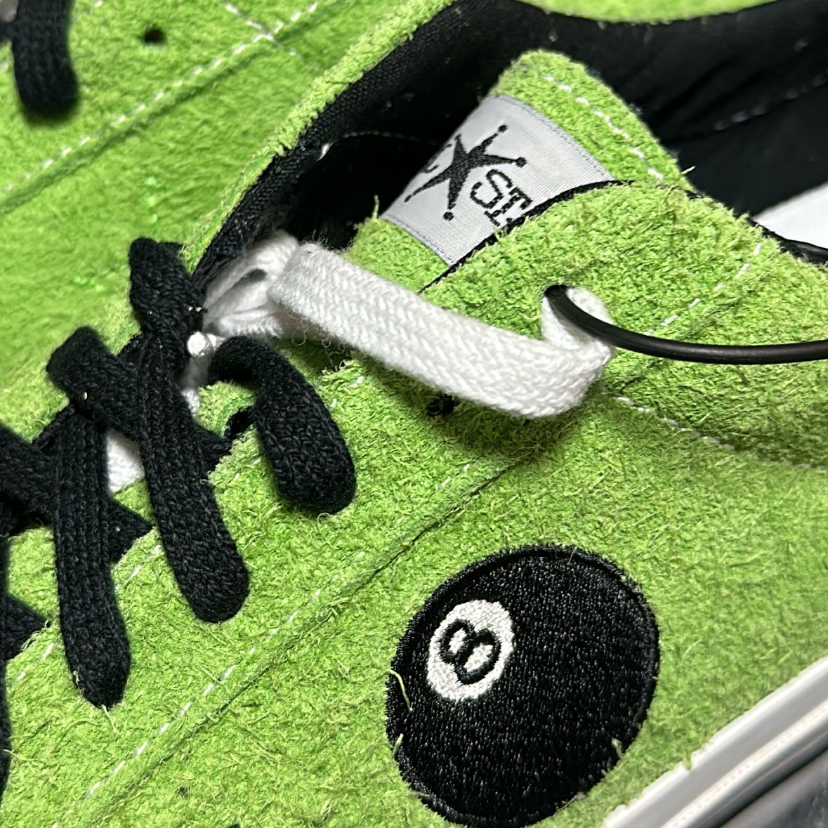 Converse x Stussy One Star Pro Ox 8 Ball Green 착용 스타일 - 2