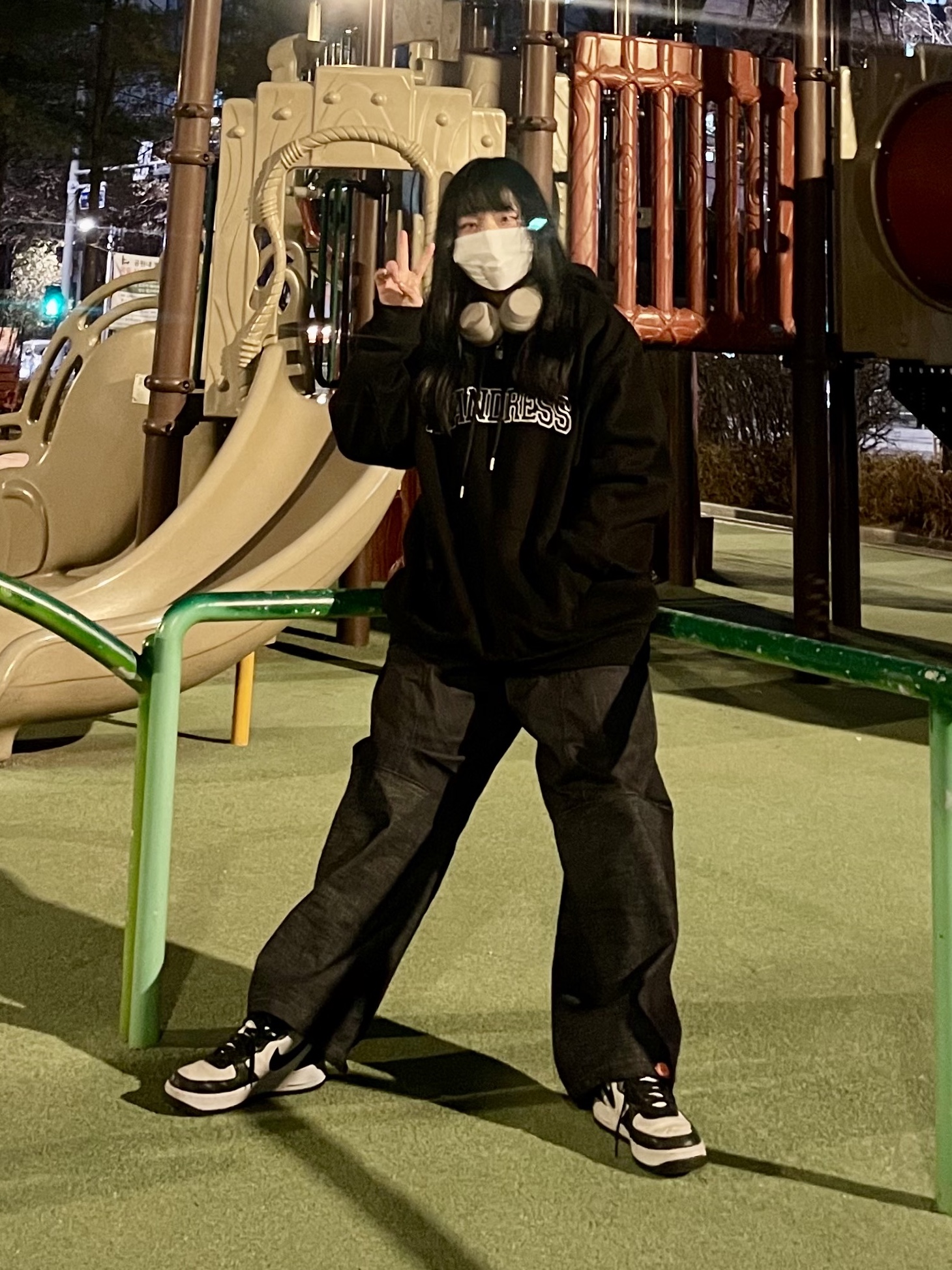 Nike x Stussy Air Force 1 '07 Mid SP Black and Light Bone 착용 스타일 - 2