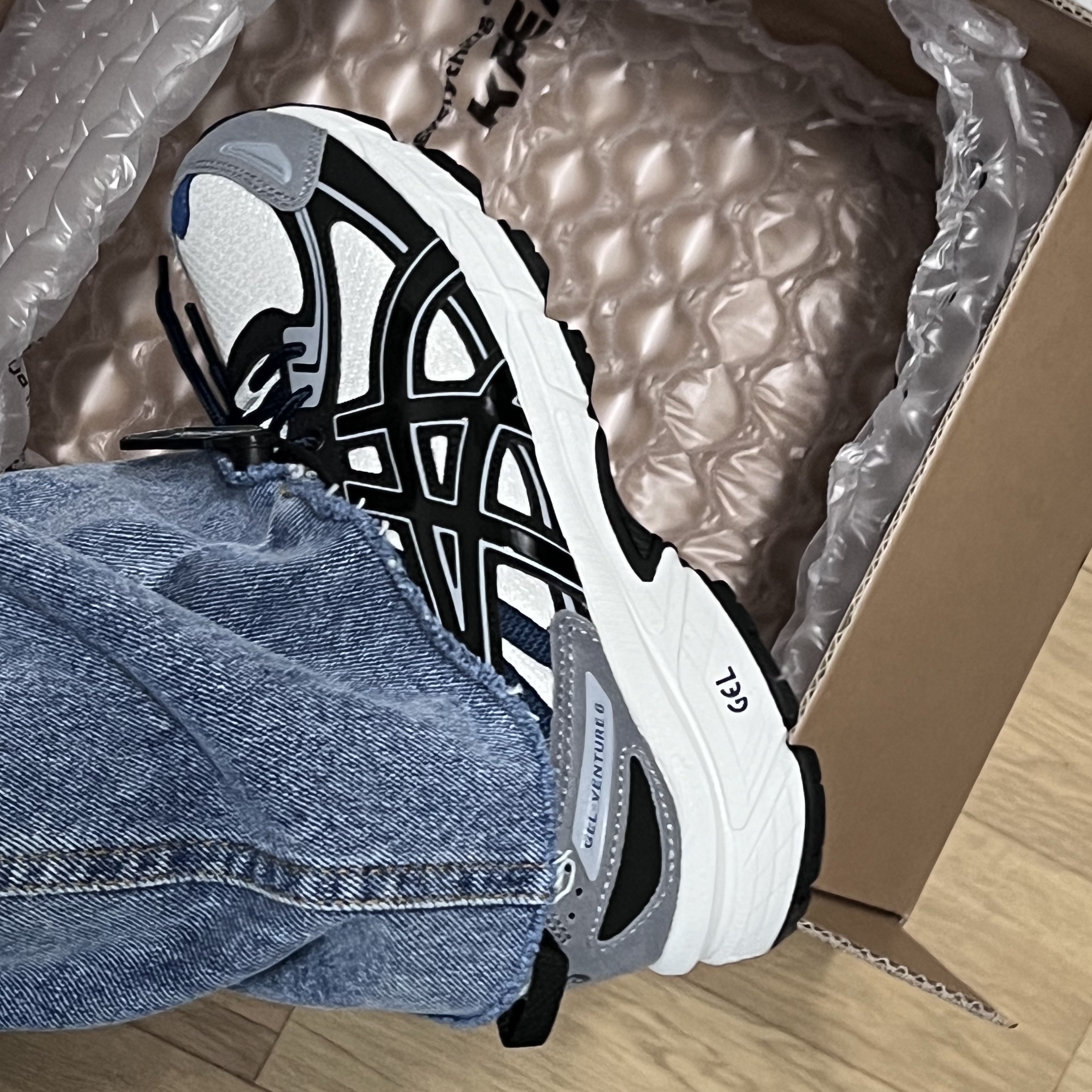 Asics Gel-Venture 6 SPS Glacier Grey 착용 스타일 - 3