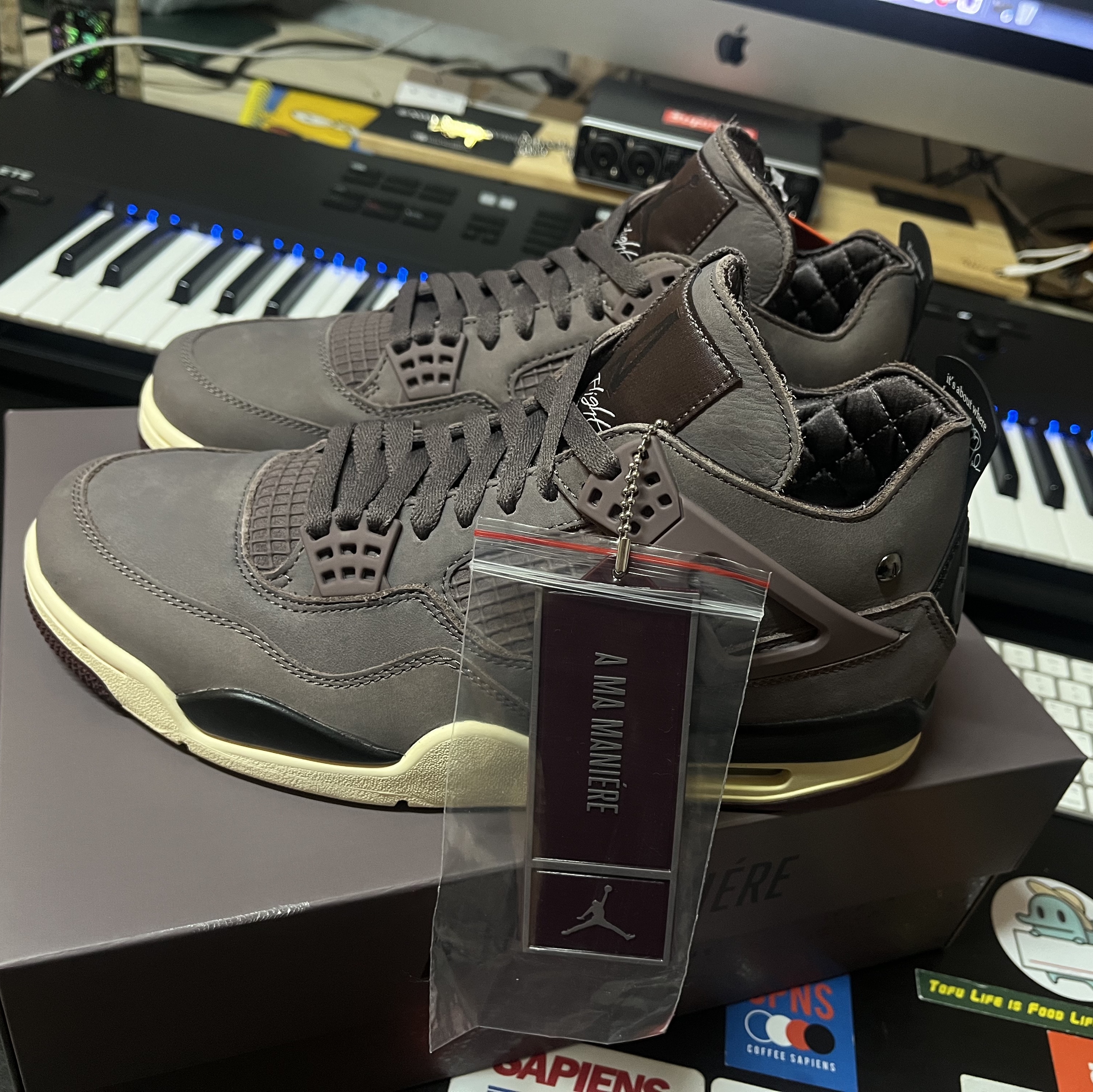 Jordan 4 x A Ma Maniere Retro Violet Ore 착용 스타일