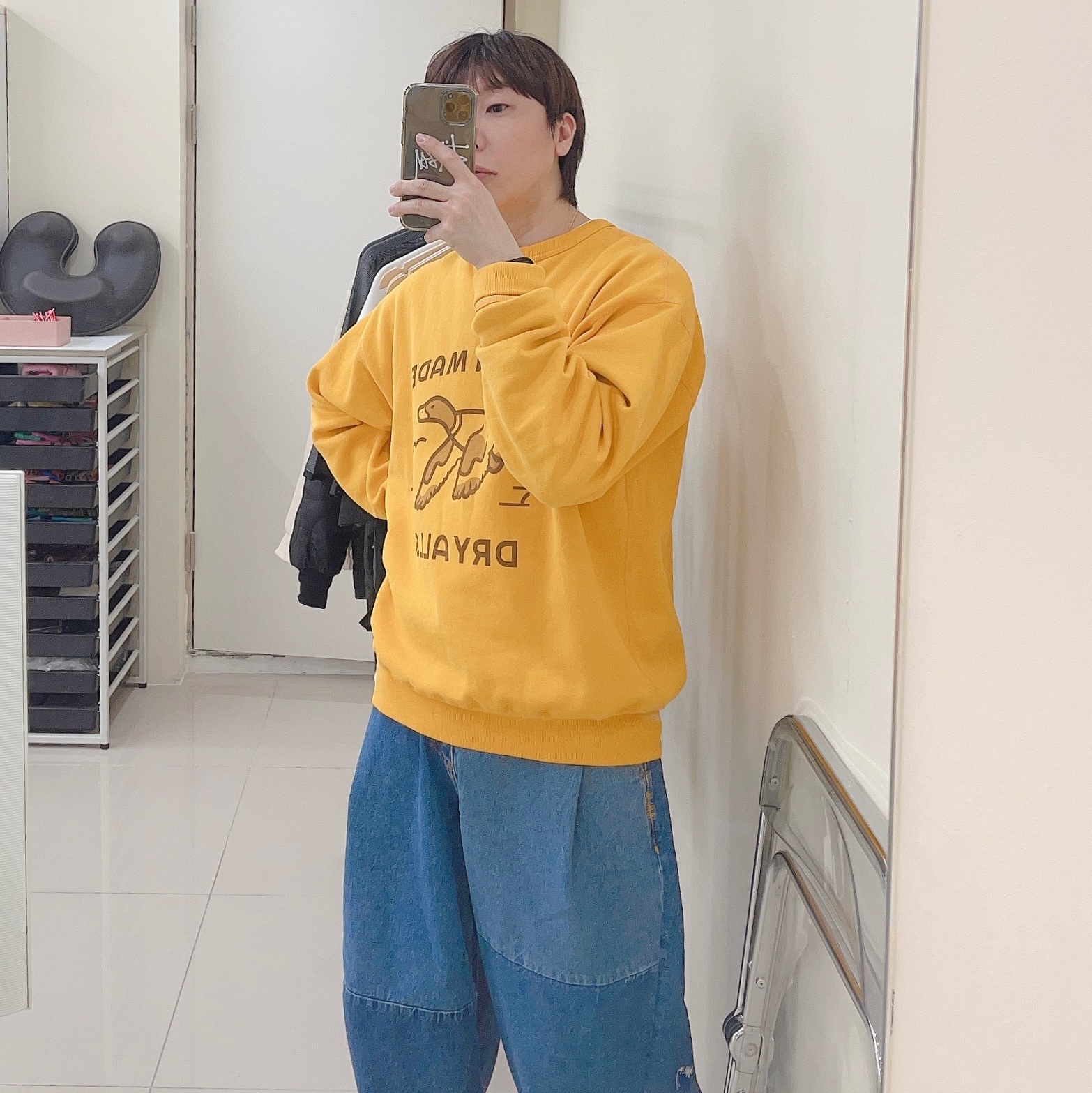 Zara x Ader Error Barrel Leg Jeans Blue, Human Made Duck Tsuriami Sweatshirt Yellow 착용 스타일