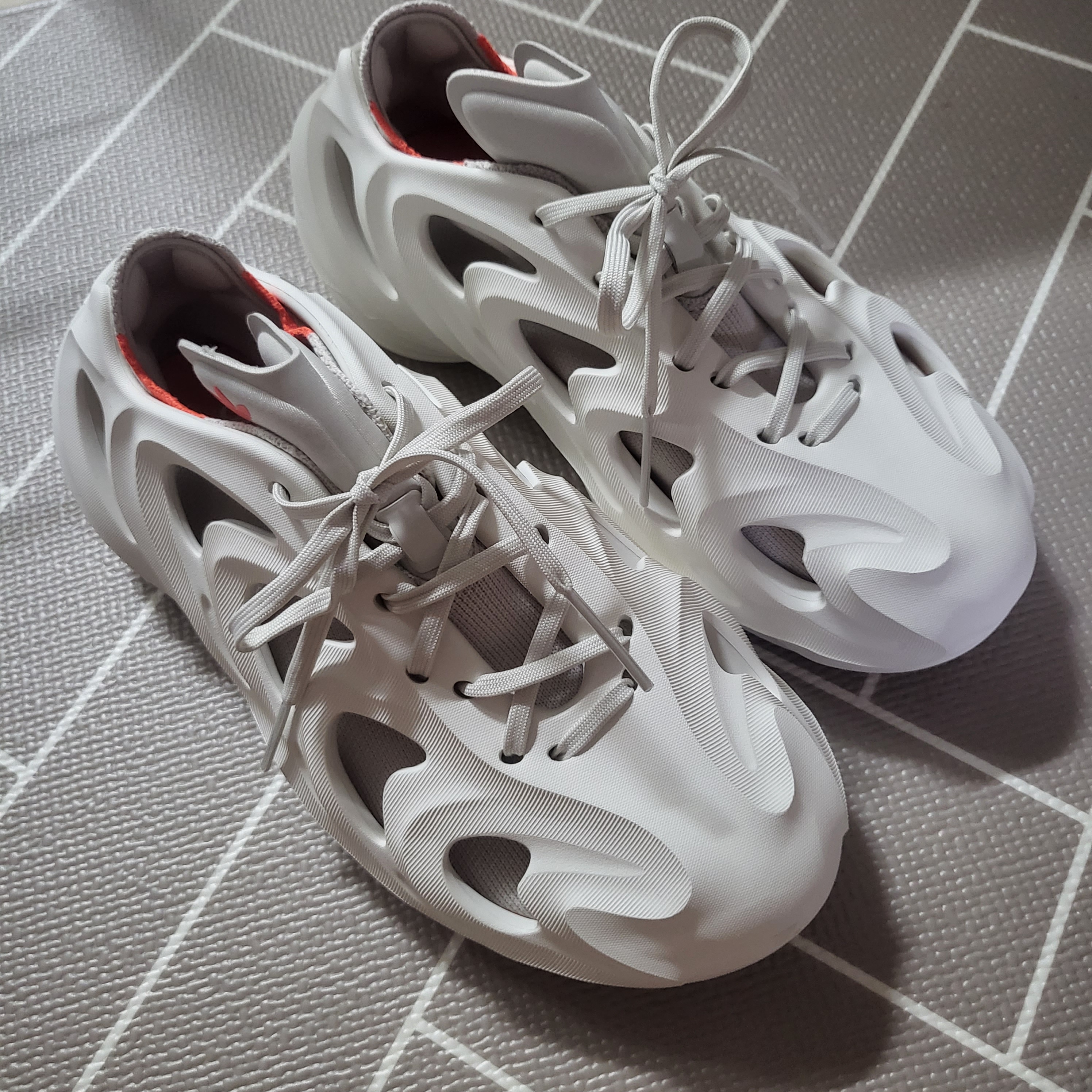 Adidas Adifom Q Off White 착용 스타일
