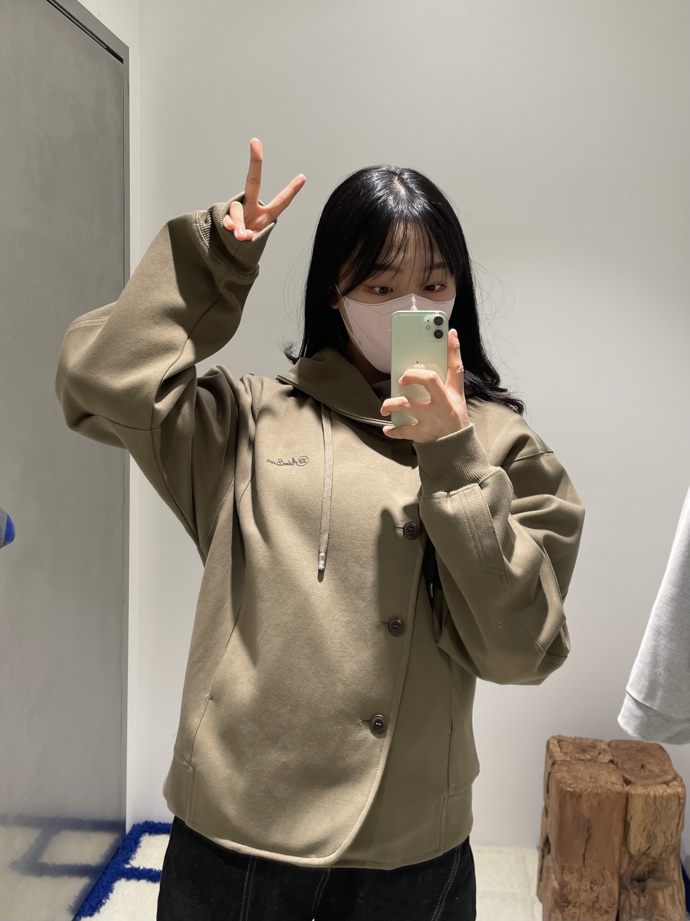 Converse x Stussy Chuck 70 High Plumeria, Ader Error Fluic Logo Hoodie Zip-Up Brown 착용 스타일 - 2