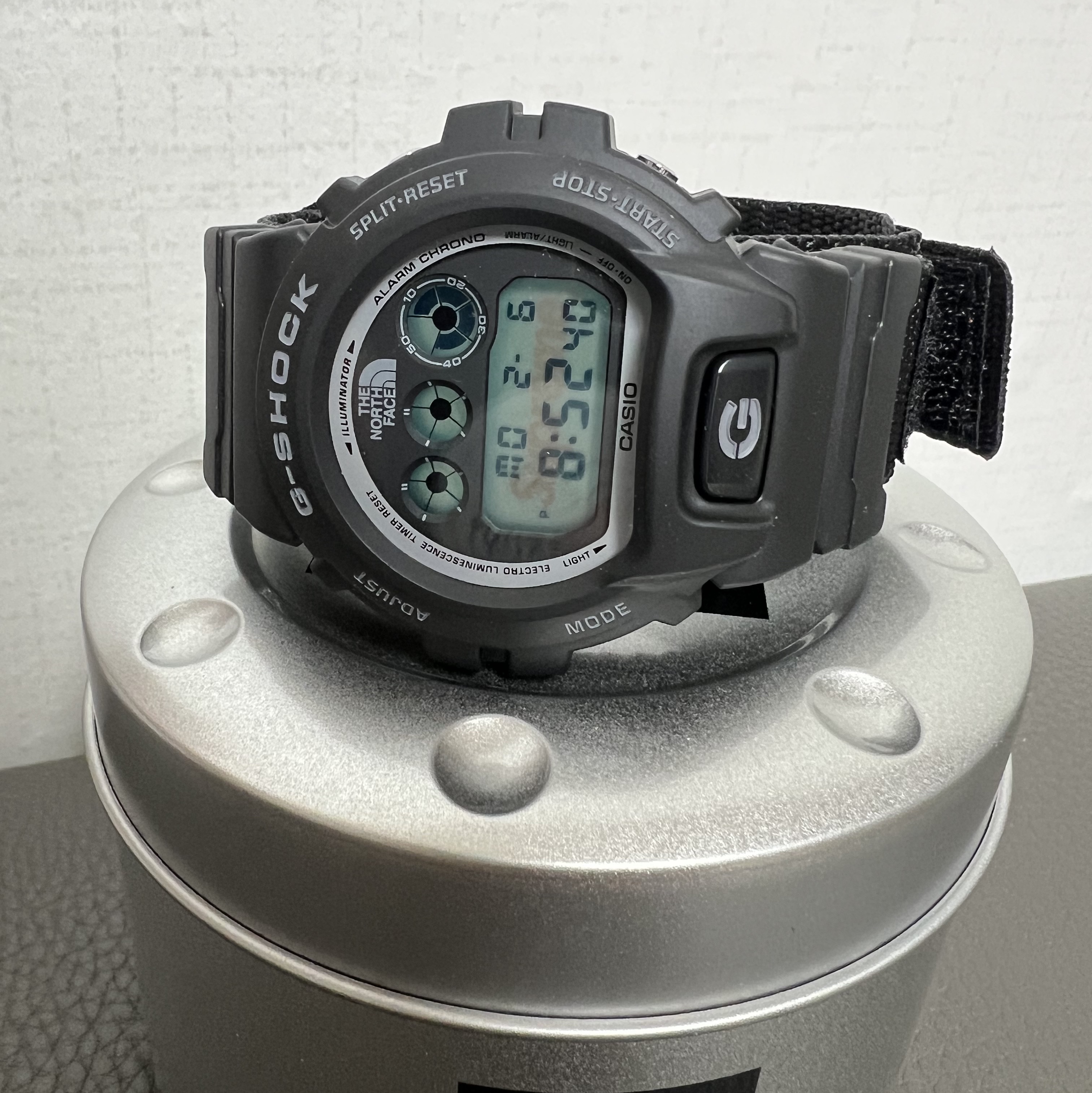Casio G-Shock x Supreme x The North Face DW-6900 Black 착용 스타일