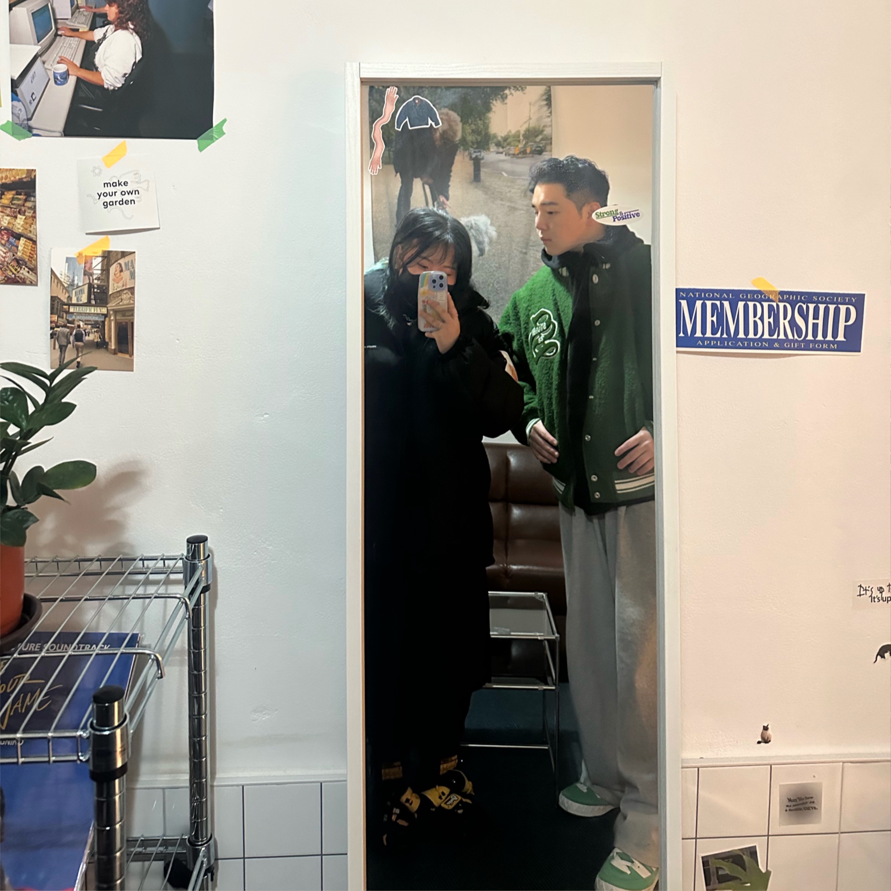 Crocs x Grip Swany x Atmos Classic All Terrain Clog Black, Nike NSW Faux Fur Tote Bag Black 착용 스타일 - 2