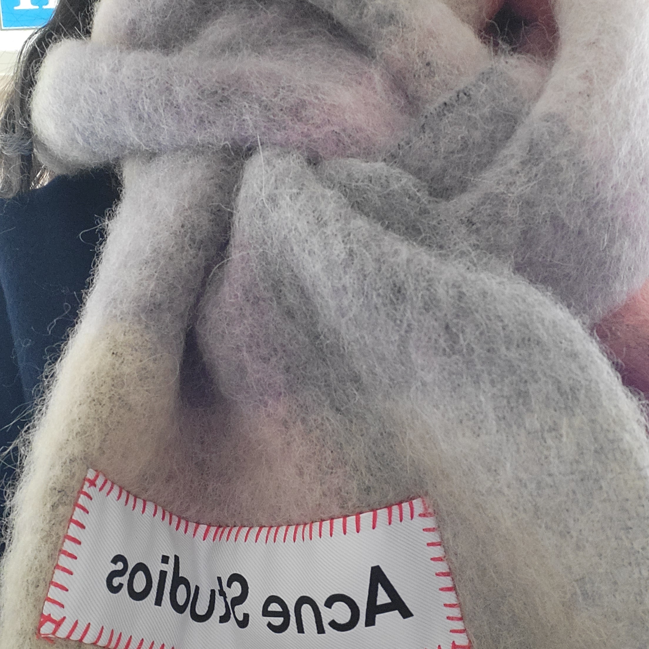 Acne Studios Mohair Check Muffler Fuchsia Lilac Pink 착용 스타일 - 1